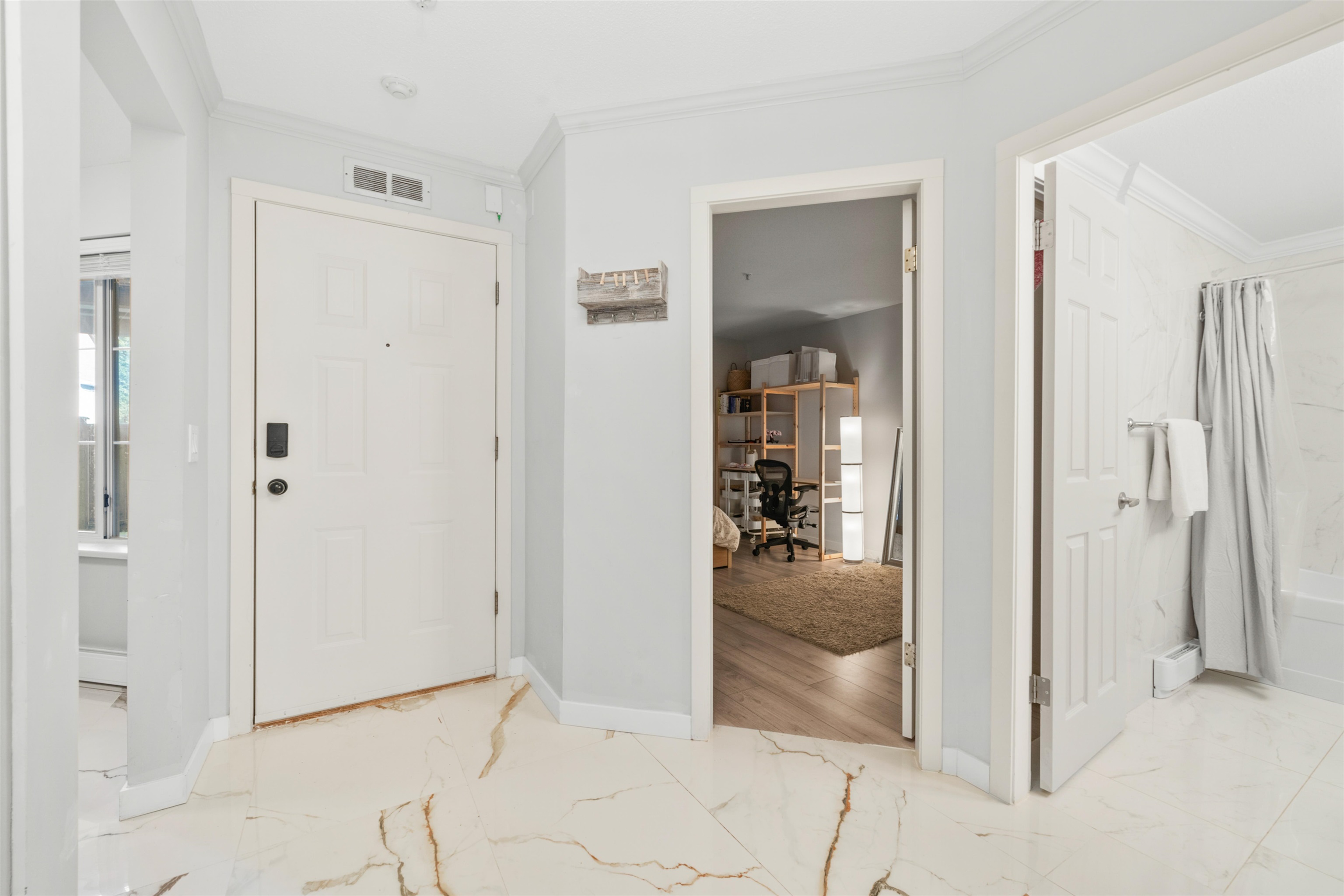 Listing image of 305 1050 BOWRON COURT