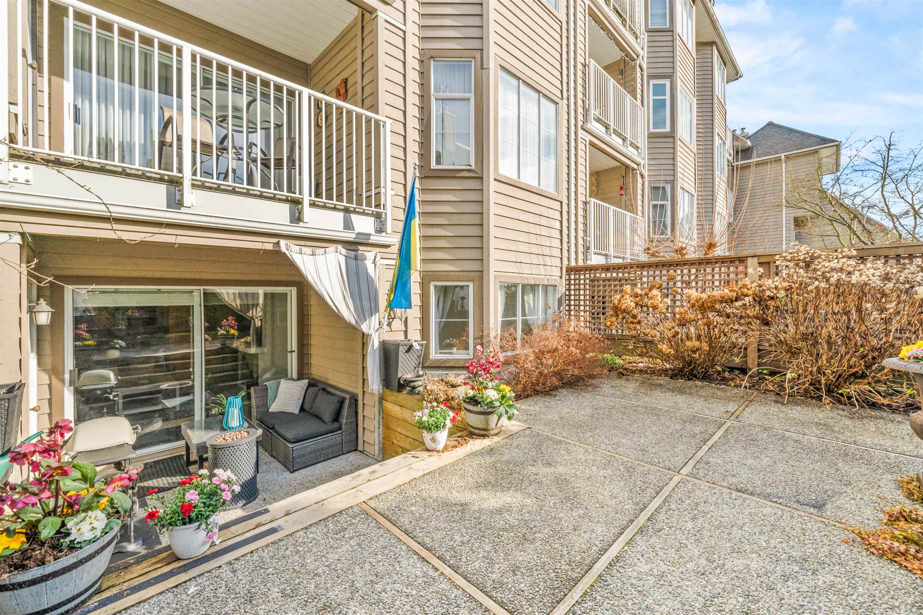 Listing image of 305 1050 BOWRON COURT