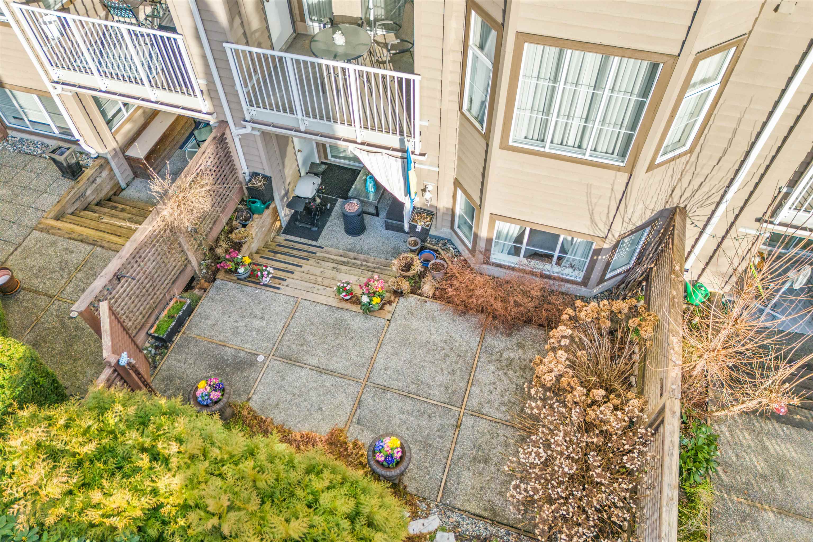 Listing image of 305 1050 BOWRON COURT