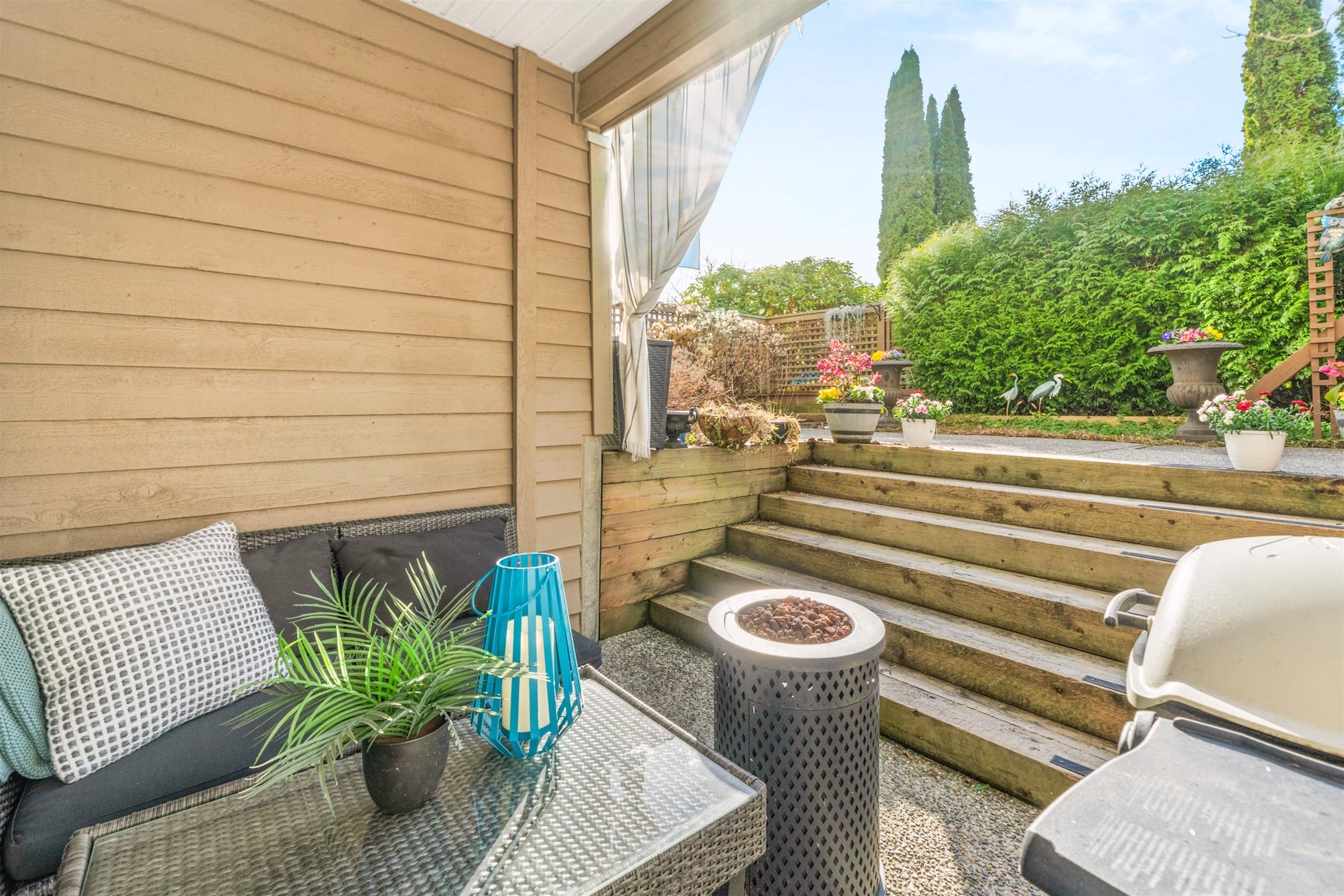 Listing image of 305 1050 BOWRON COURT