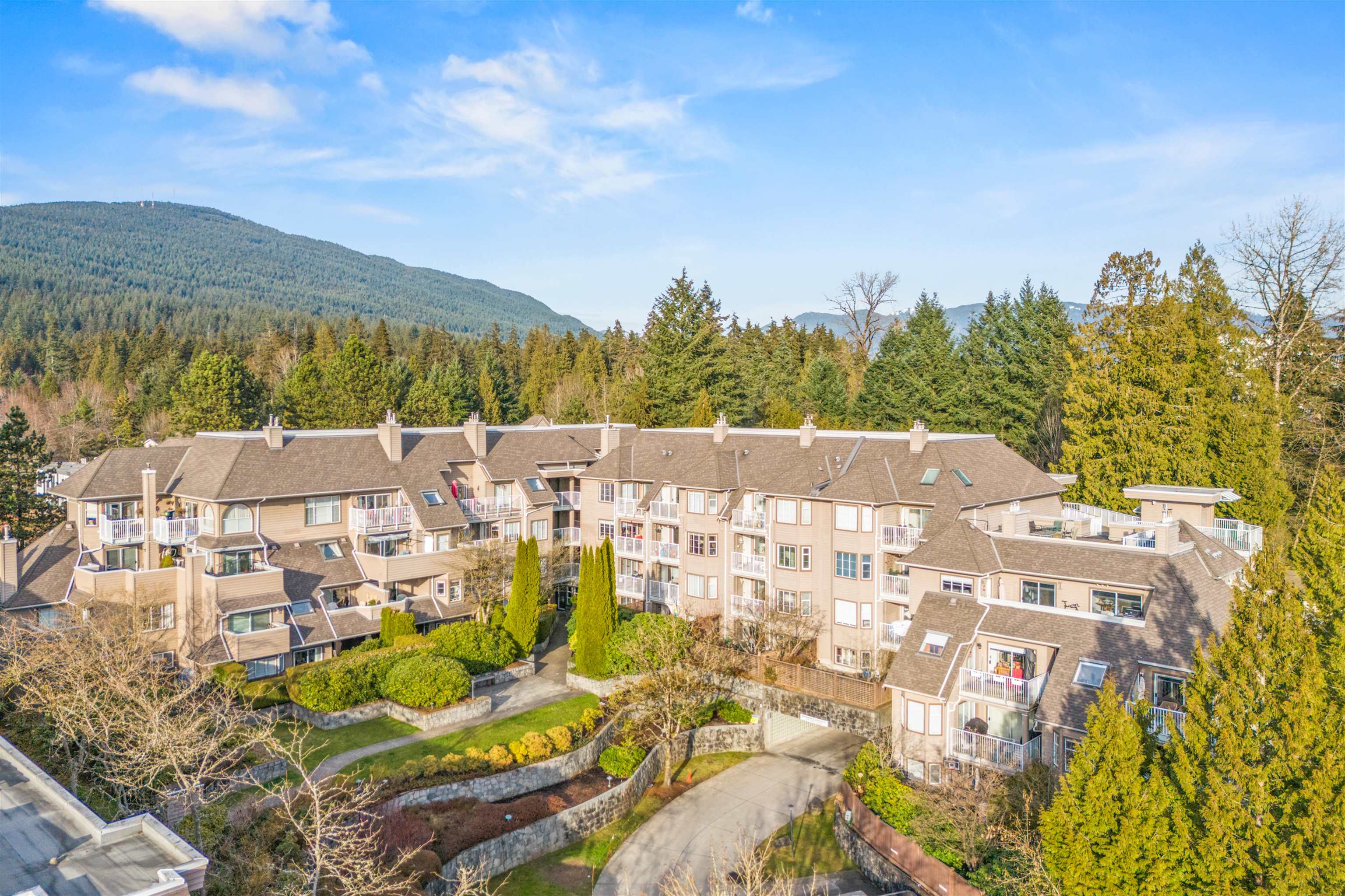 Listing image of 305 1050 BOWRON COURT