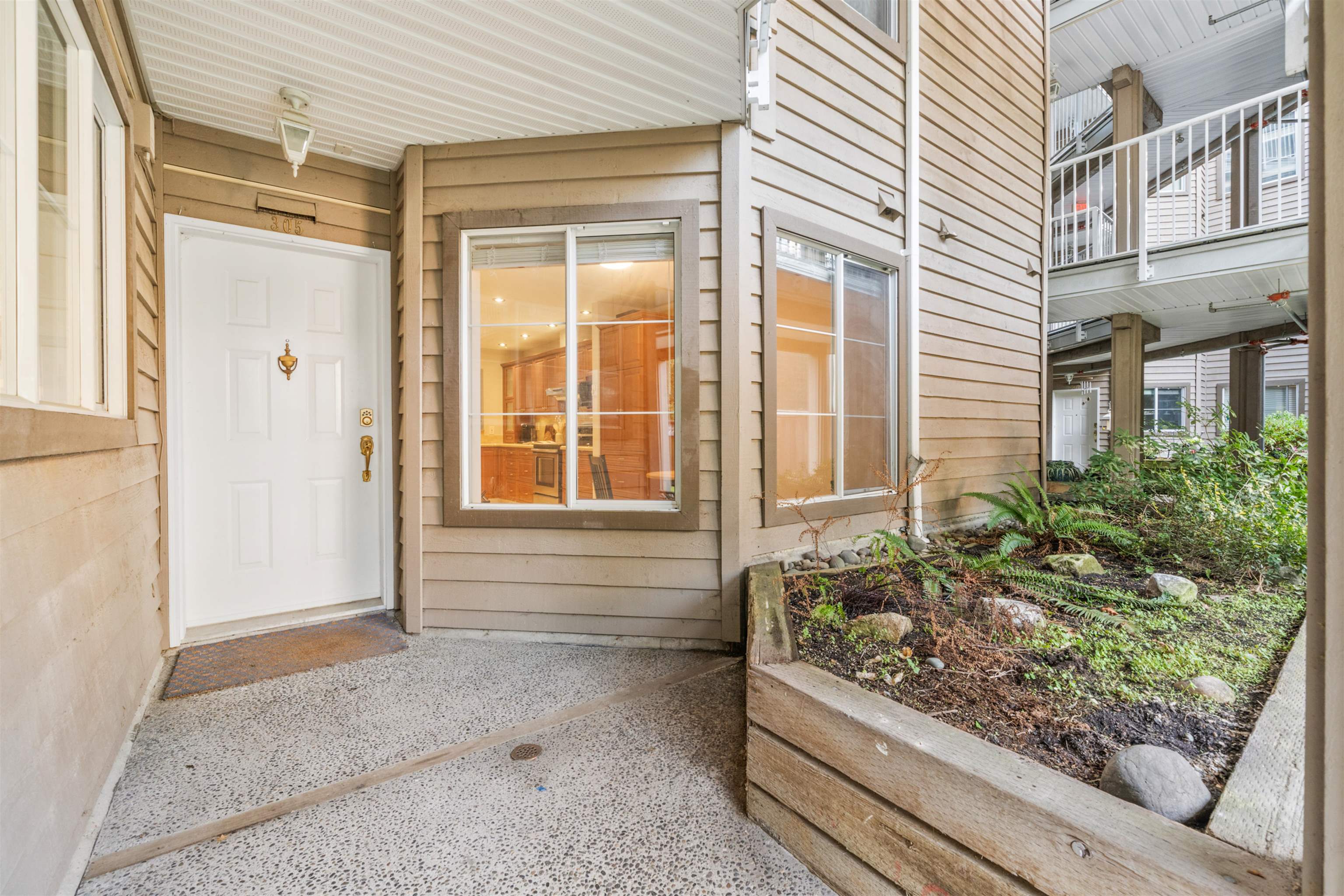 Listing image of 305 1050 BOWRON COURT