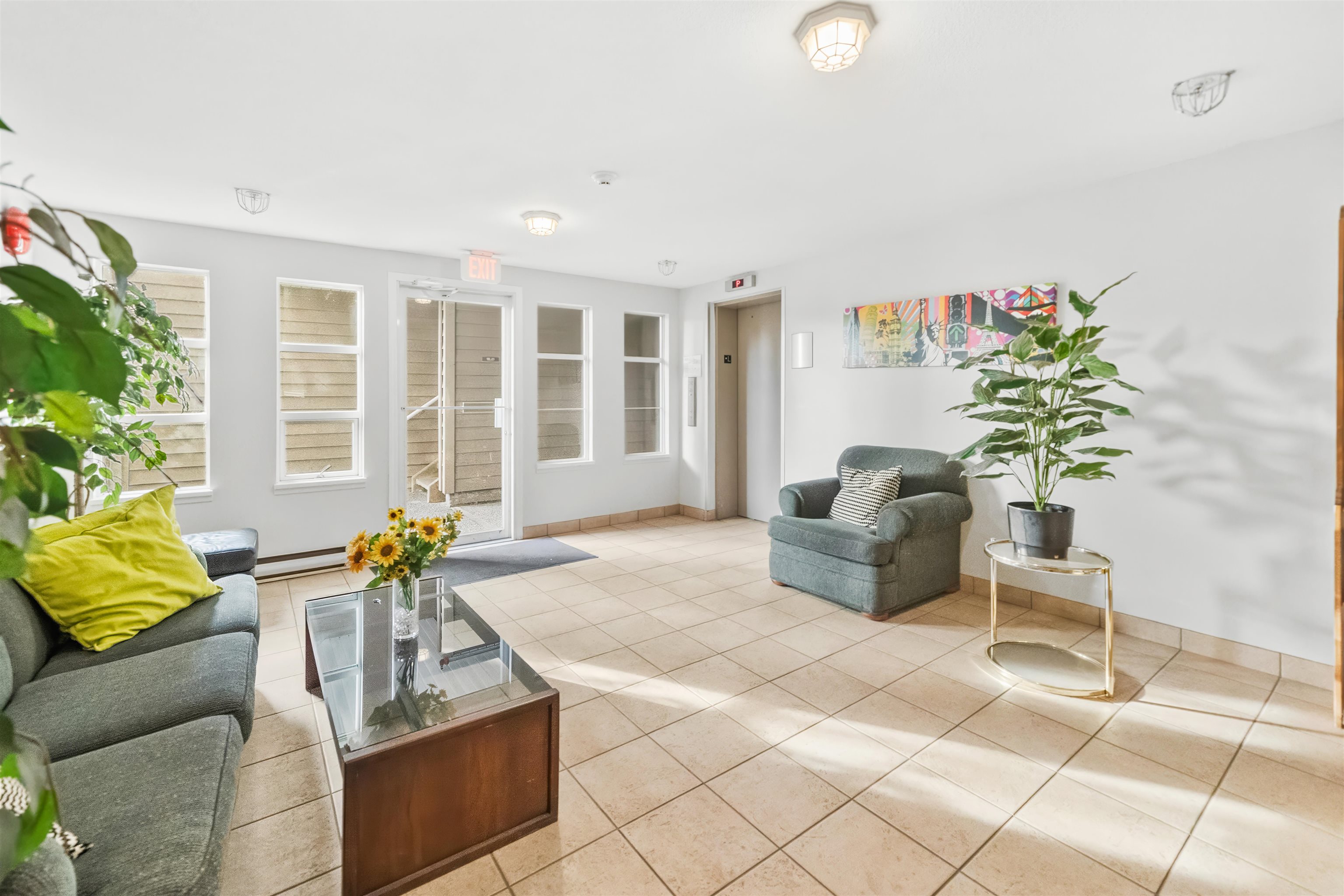Listing image of 305 1050 BOWRON COURT