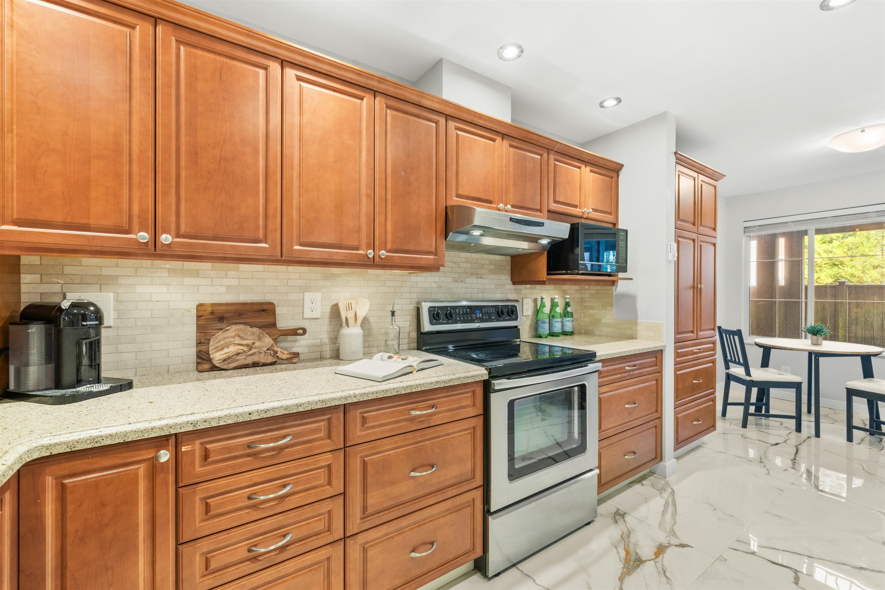 Listing image of 305 1050 BOWRON COURT