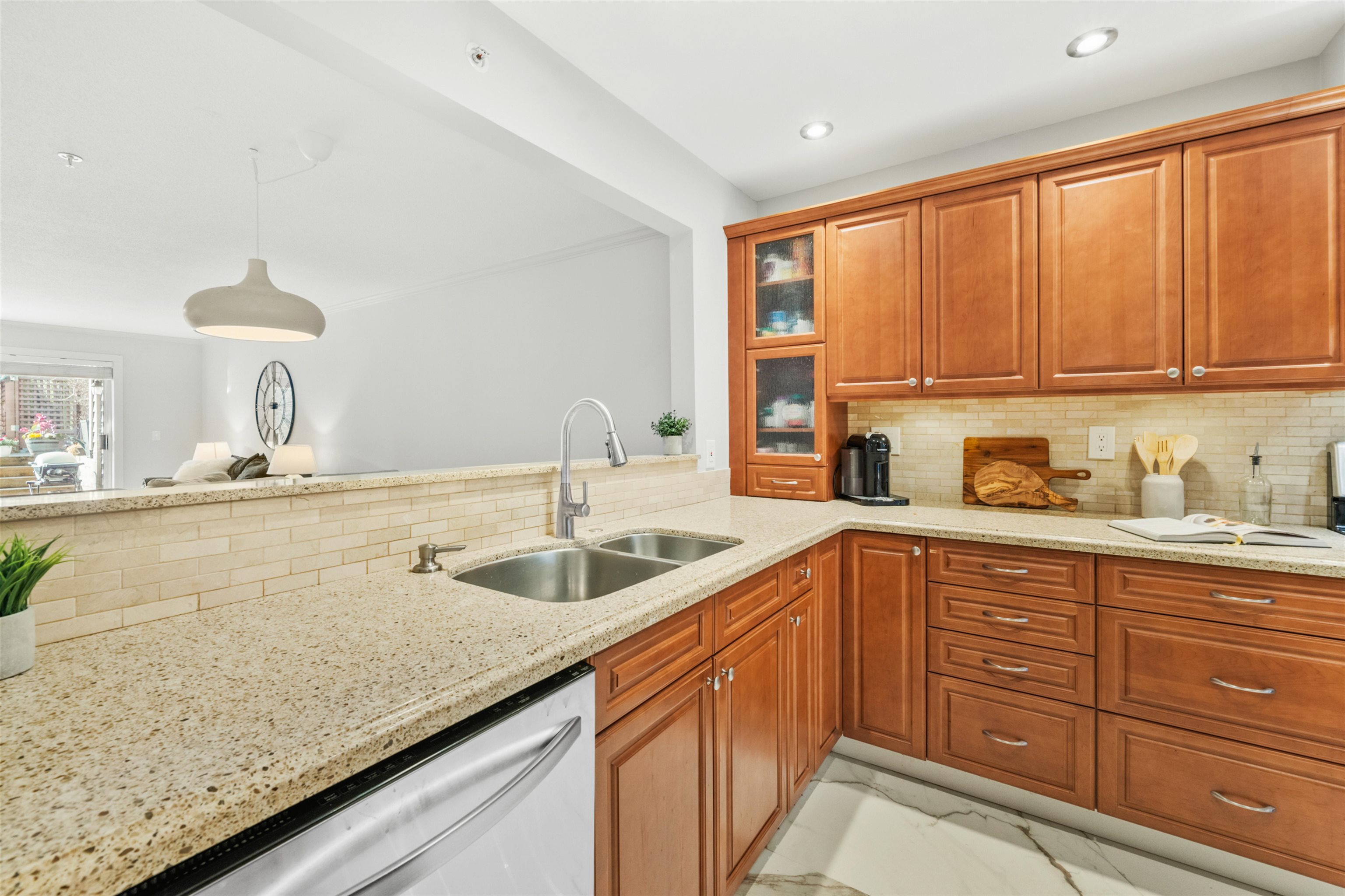 Listing image of 305 1050 BOWRON COURT