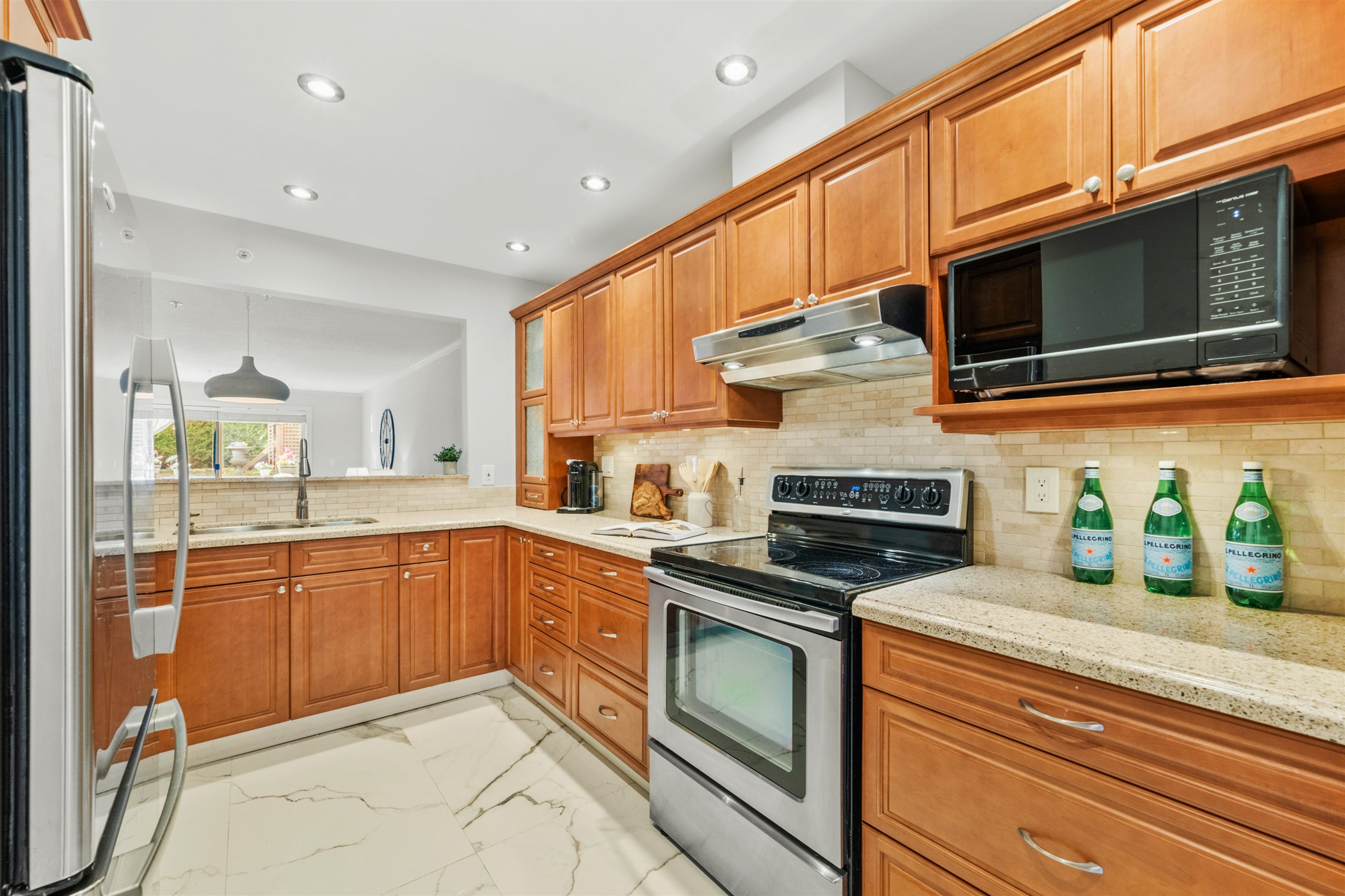 Listing image of 305 1050 BOWRON COURT