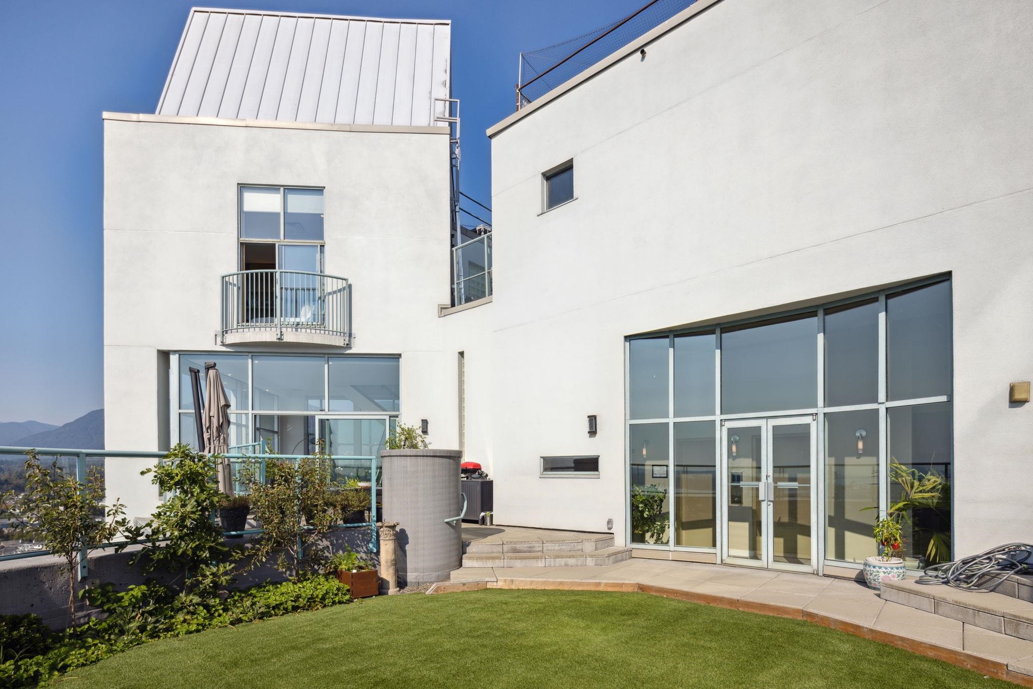 Listing image of 2901 120 W 2 STREET