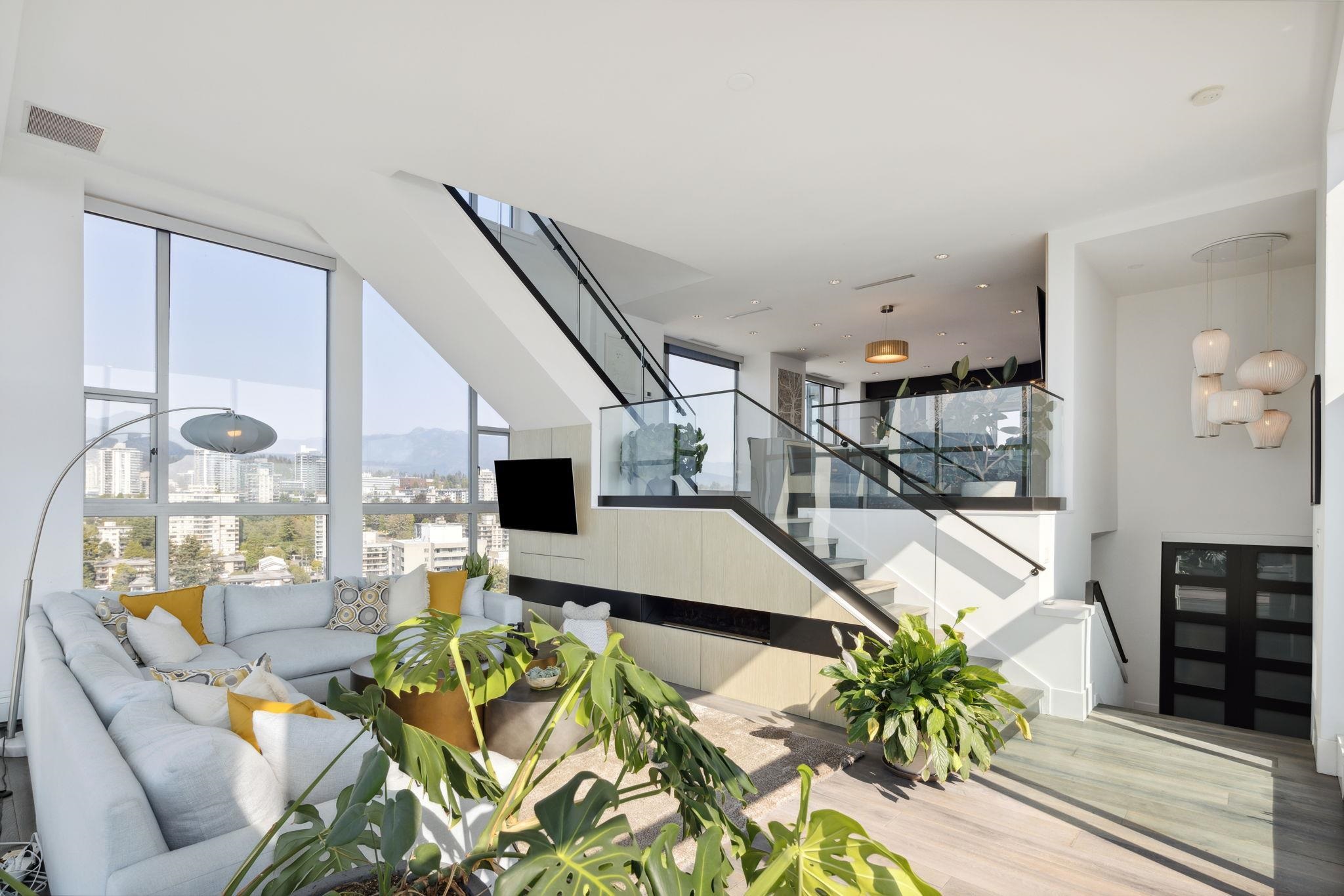 Listing image of 2901 120 W 2 STREET