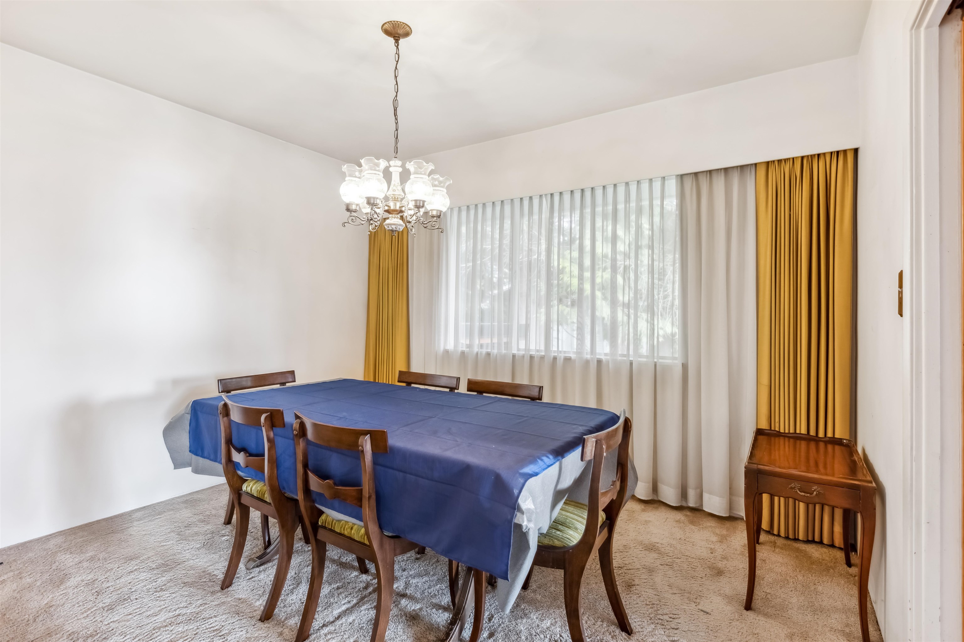 Listing image of 2575 QUEENS AVENUE