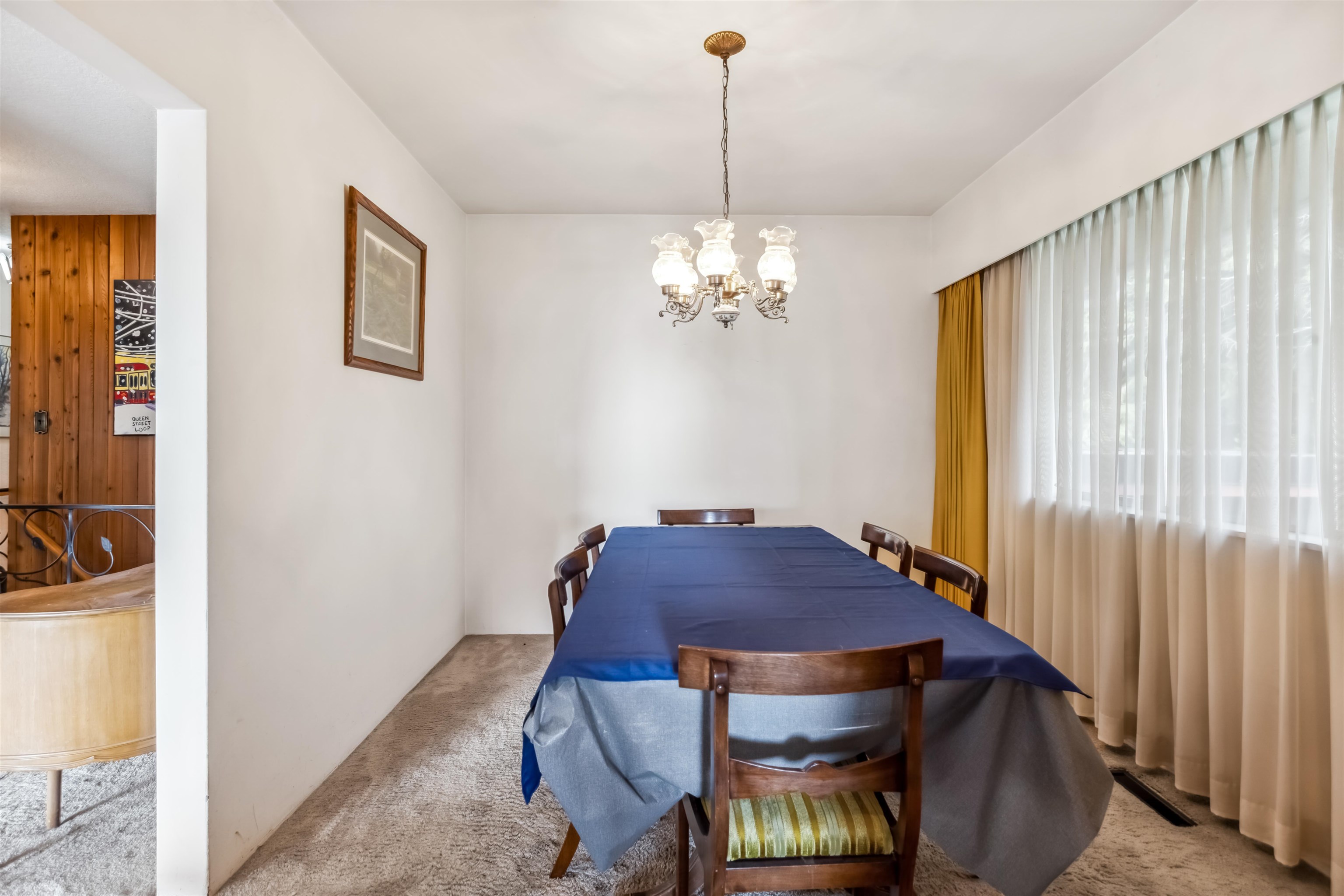 Listing image of 2575 QUEENS AVENUE
