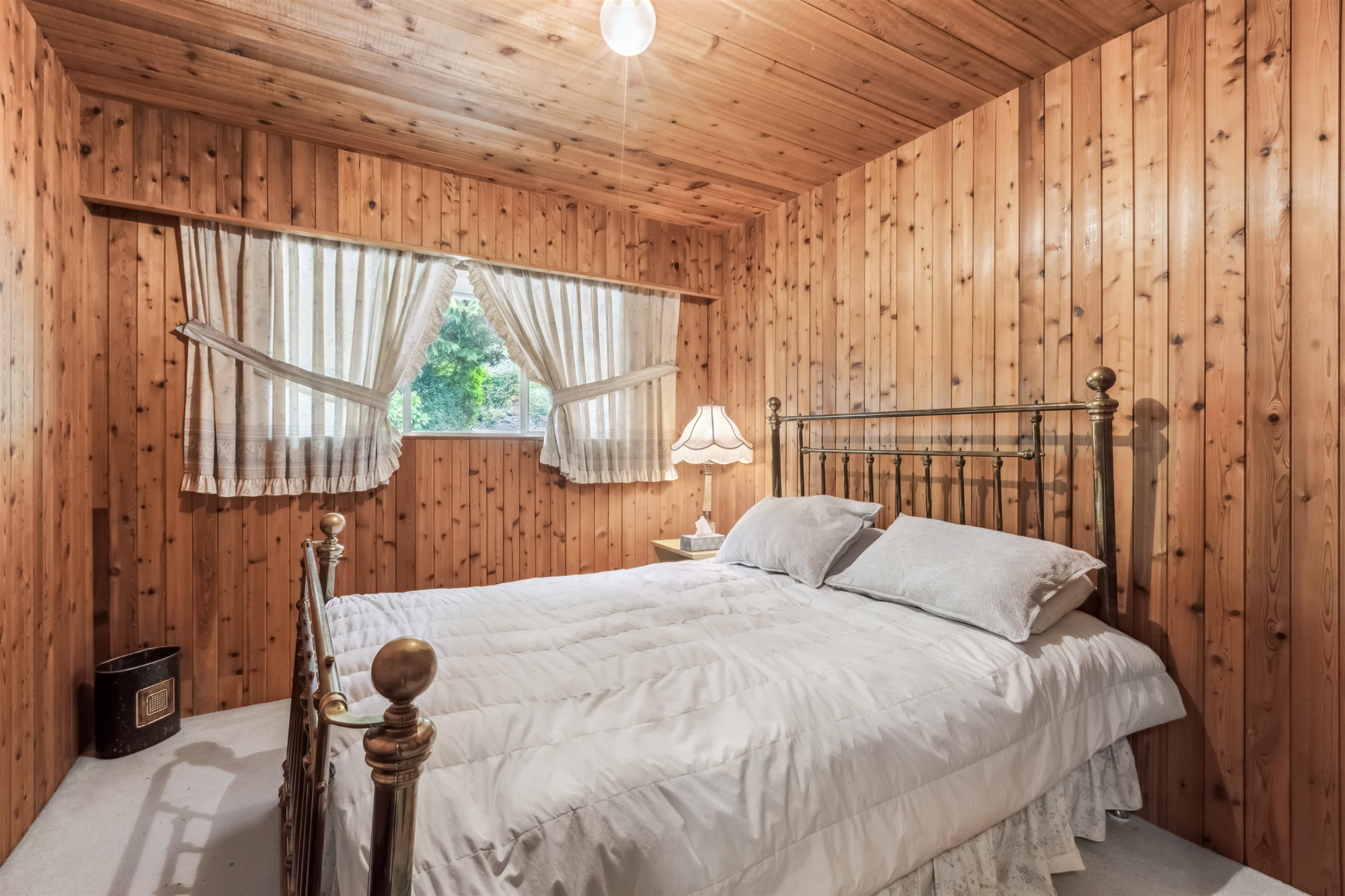 Listing image of 2575 QUEENS AVENUE