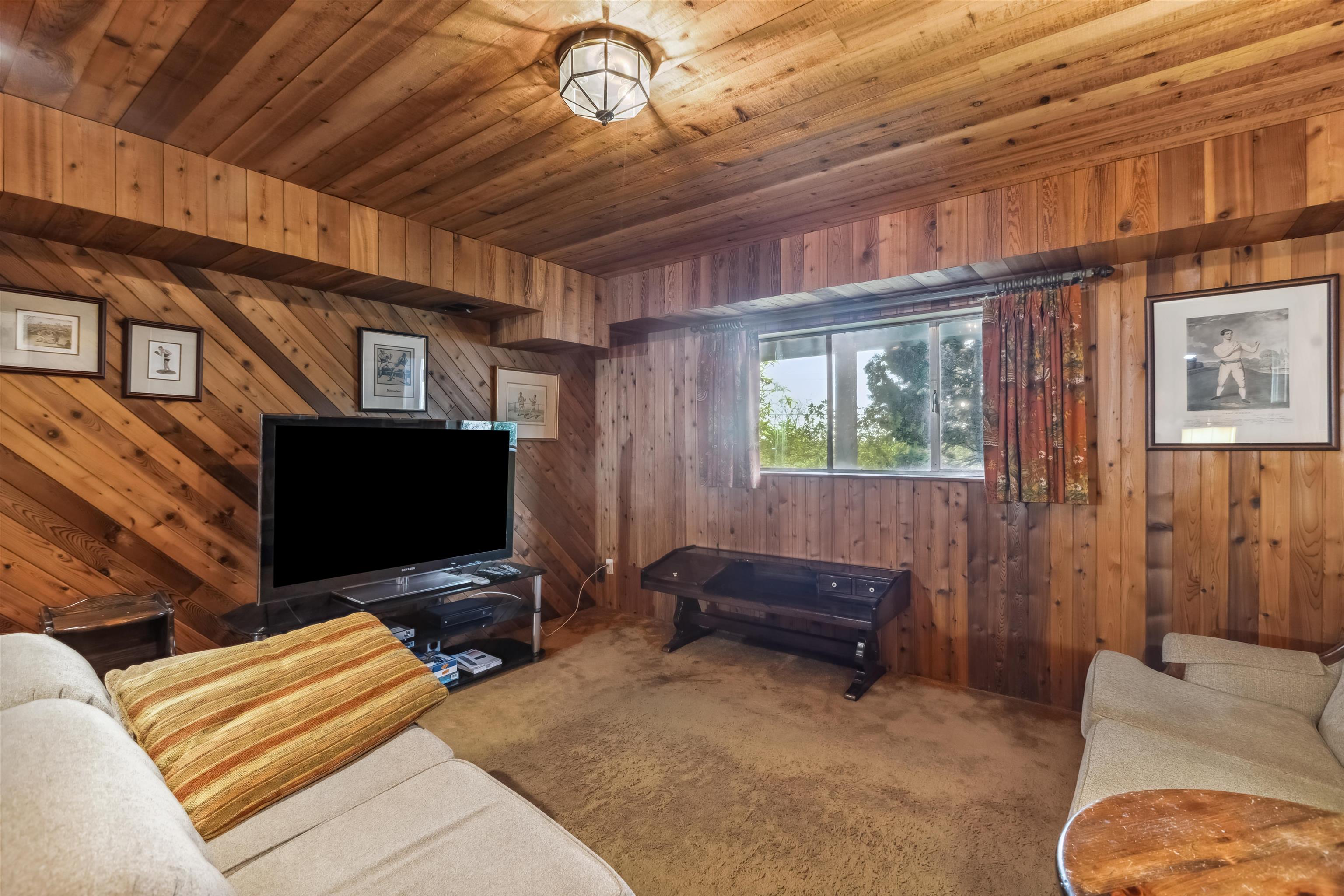 Listing image of 2575 QUEENS AVENUE