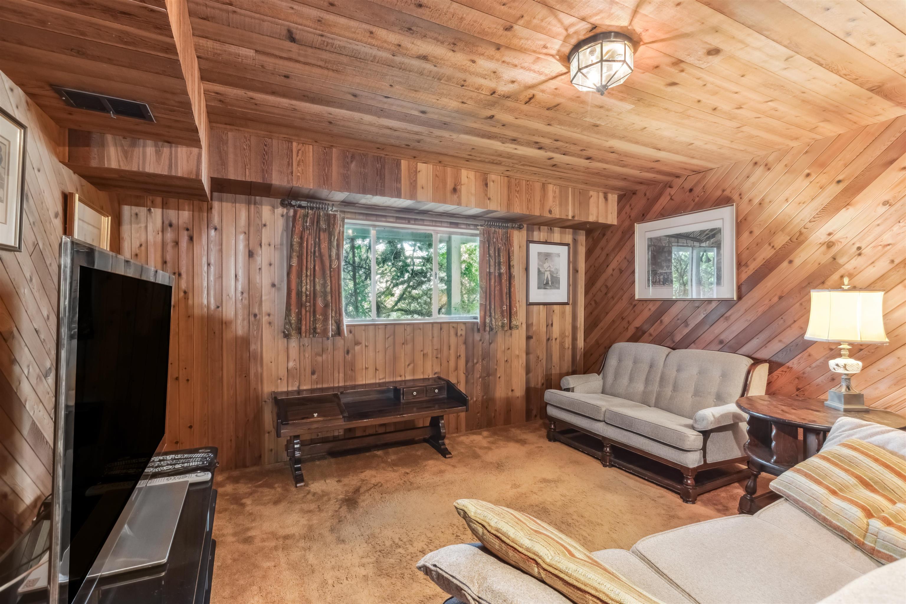 Listing image of 2575 QUEENS AVENUE
