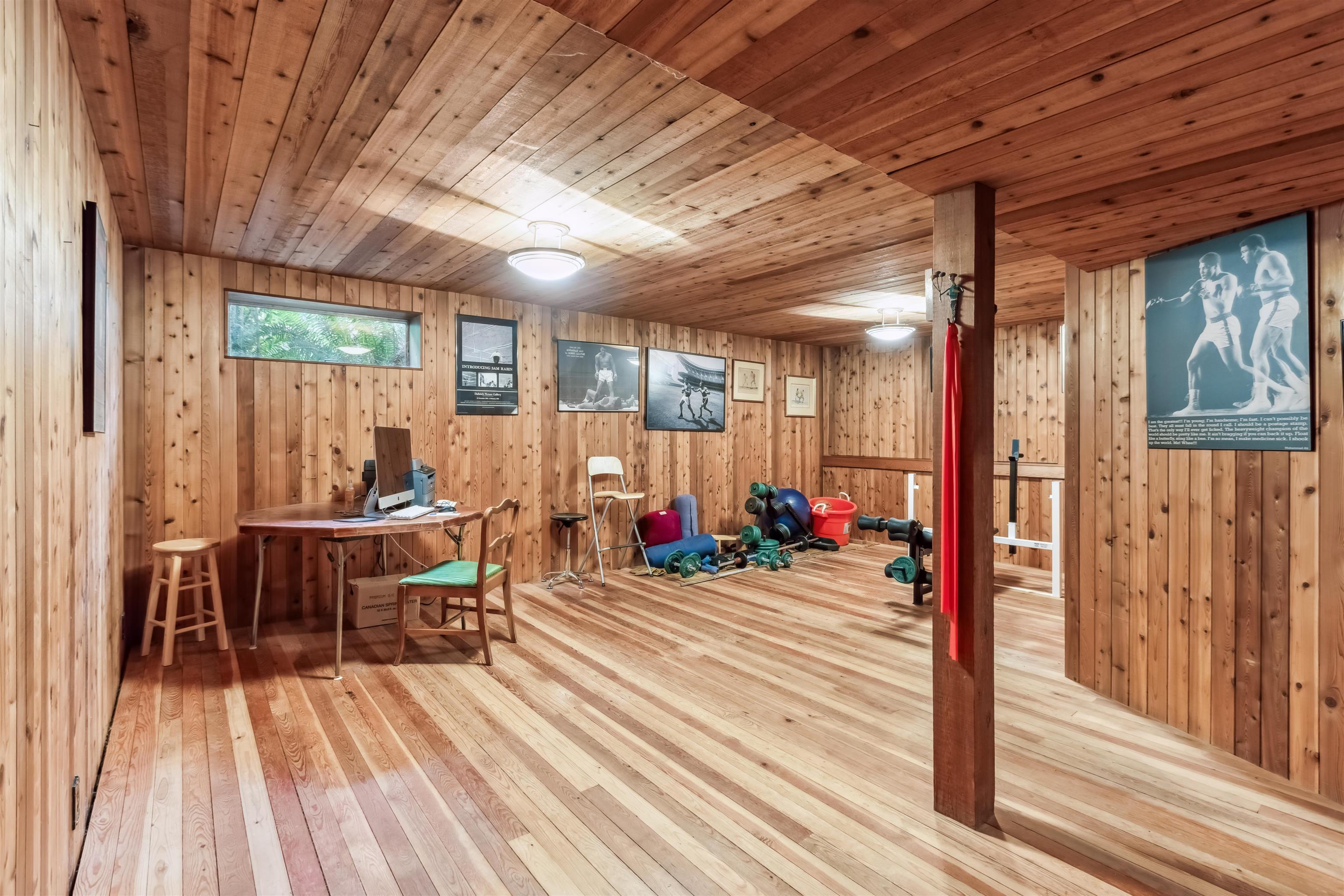 Listing image of 2575 QUEENS AVENUE