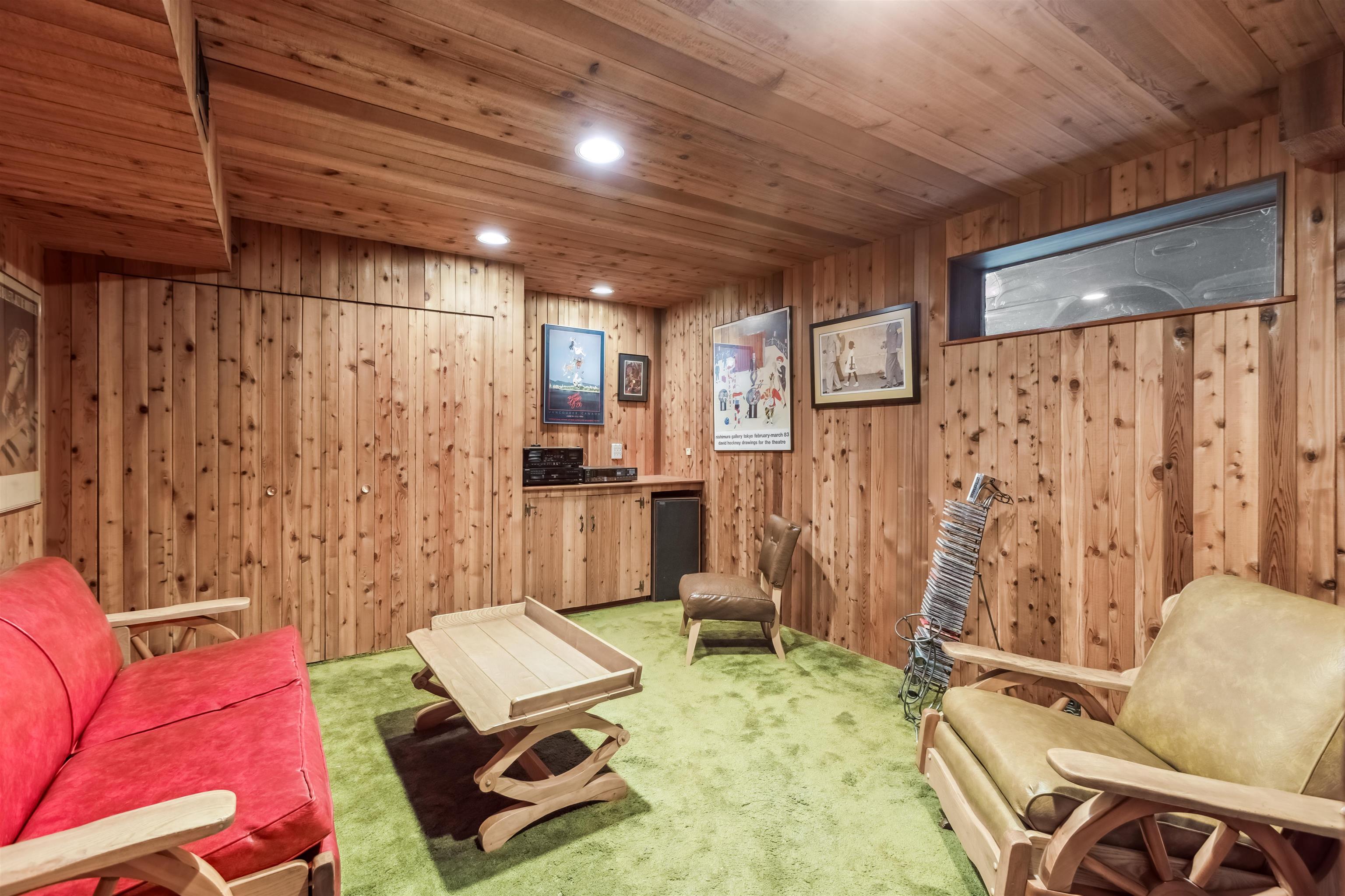 Listing image of 2575 QUEENS AVENUE