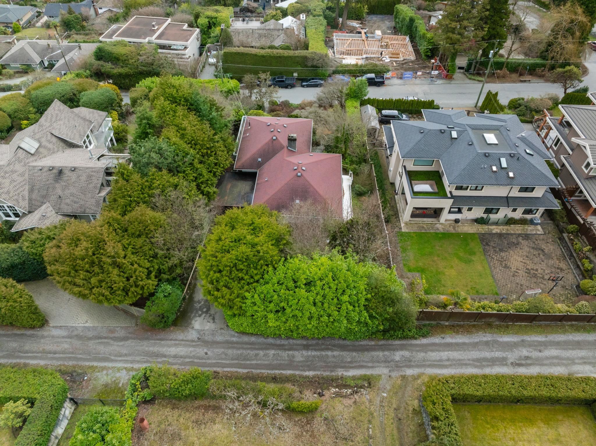 Listing image of 2575 QUEENS AVENUE