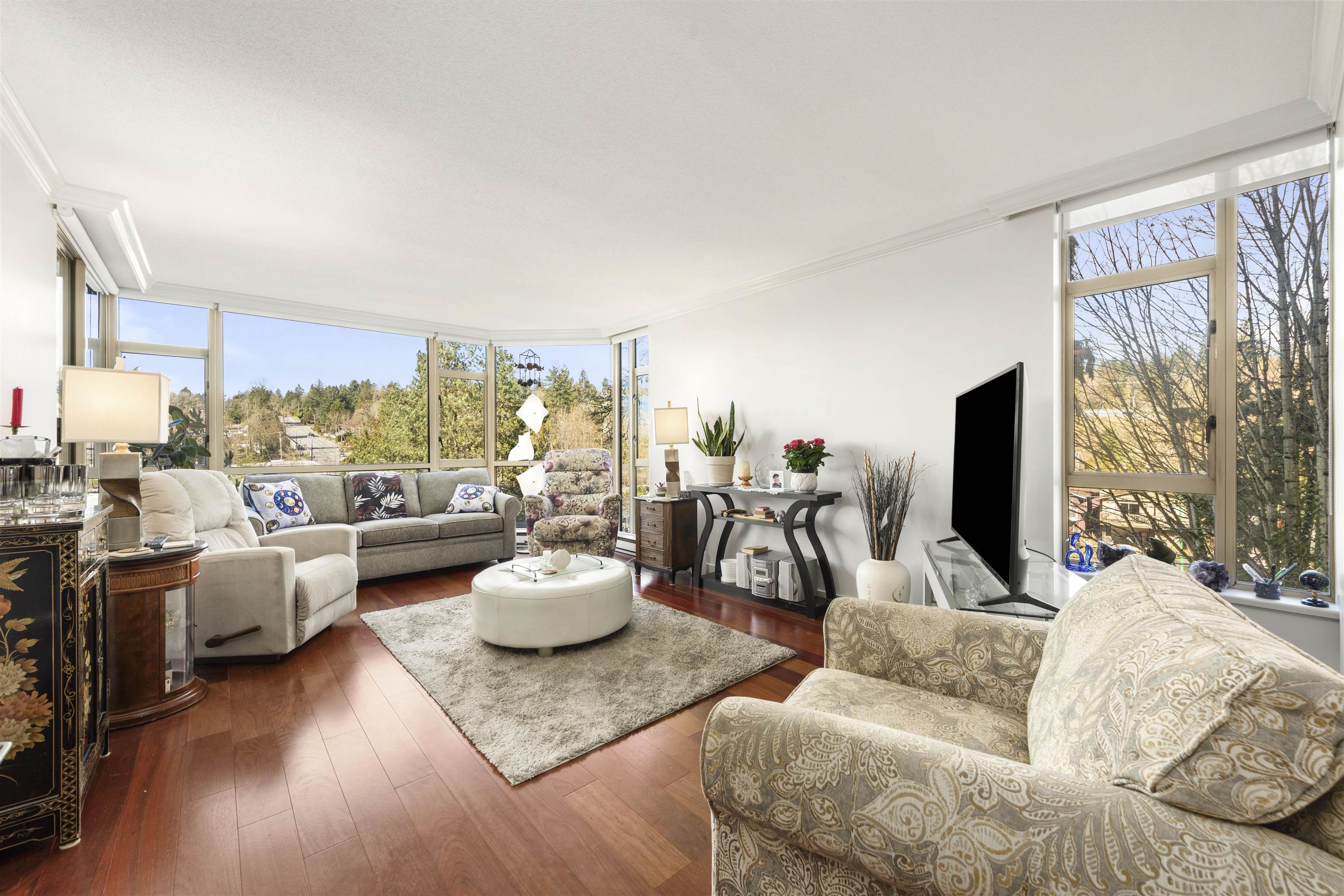 Listing image of 406 1327 E KEITH ROAD