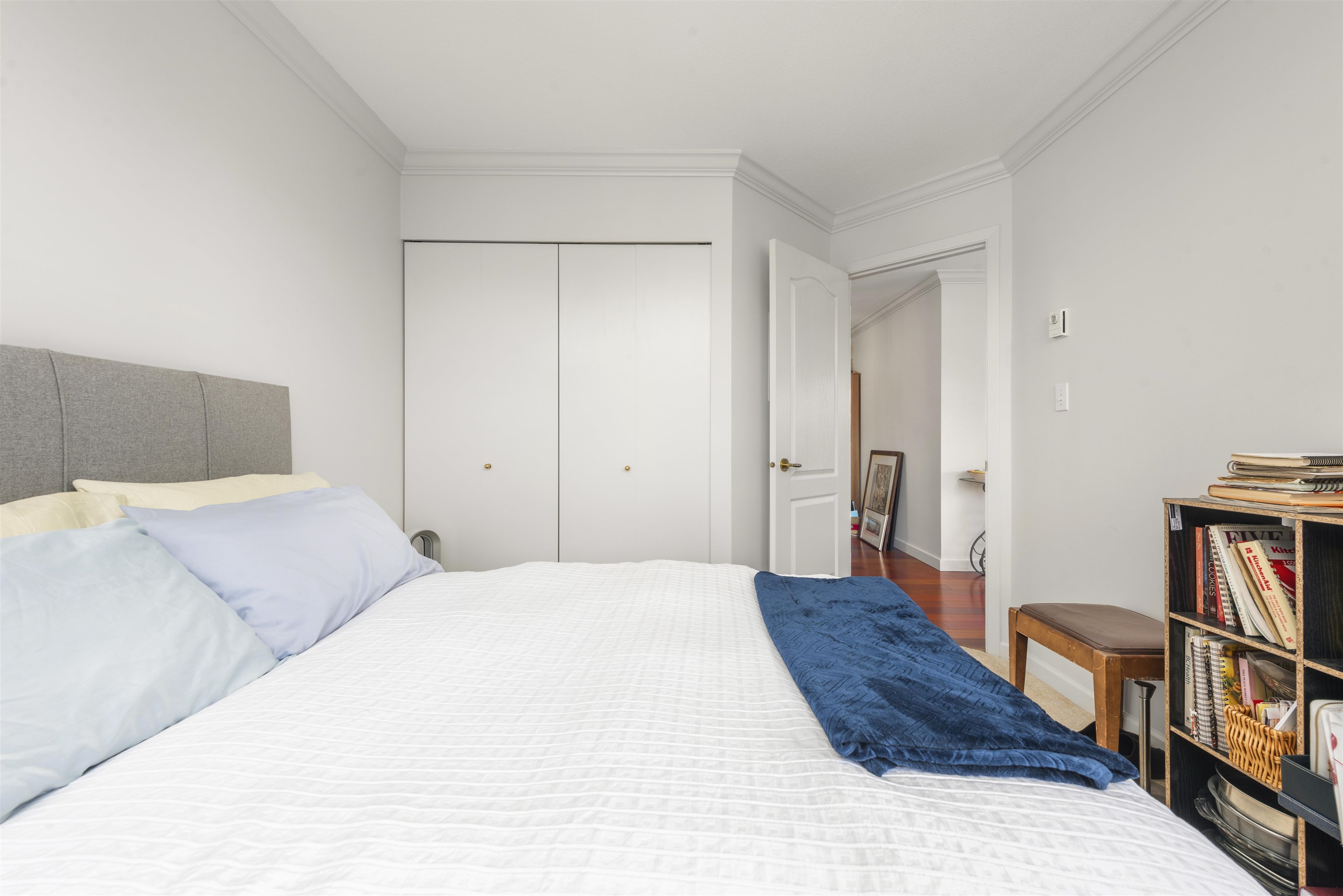 Listing image of 406 1327 E KEITH ROAD