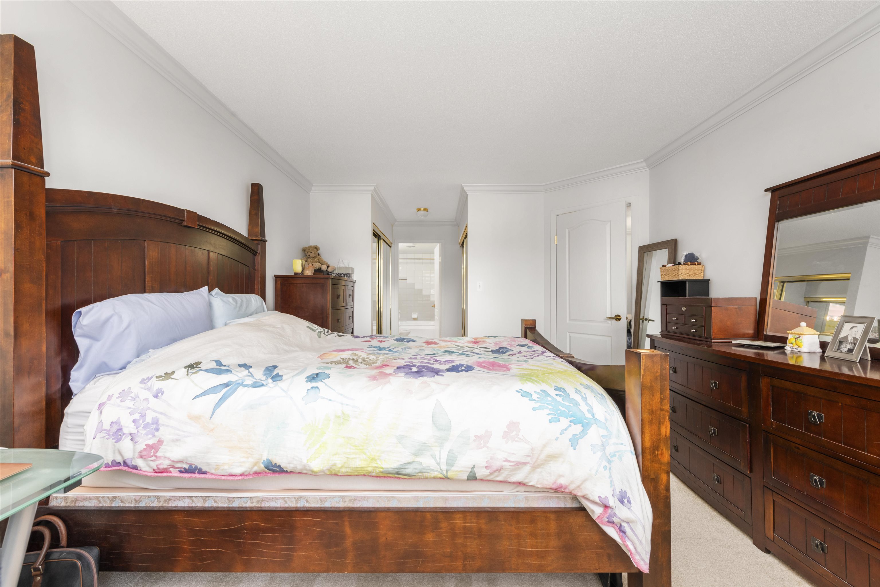 Listing image of 406 1327 E KEITH ROAD
