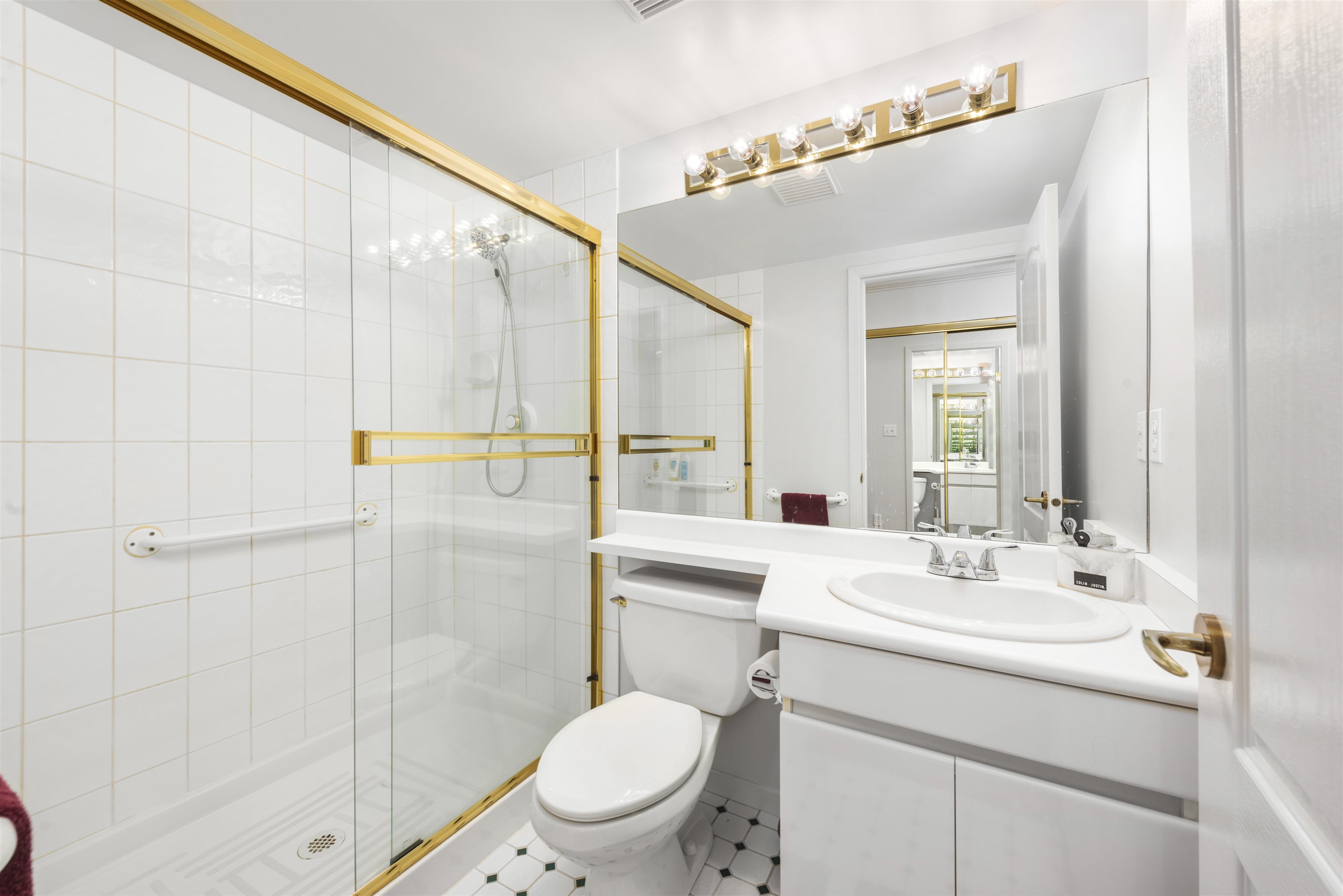 Listing image of 406 1327 E KEITH ROAD