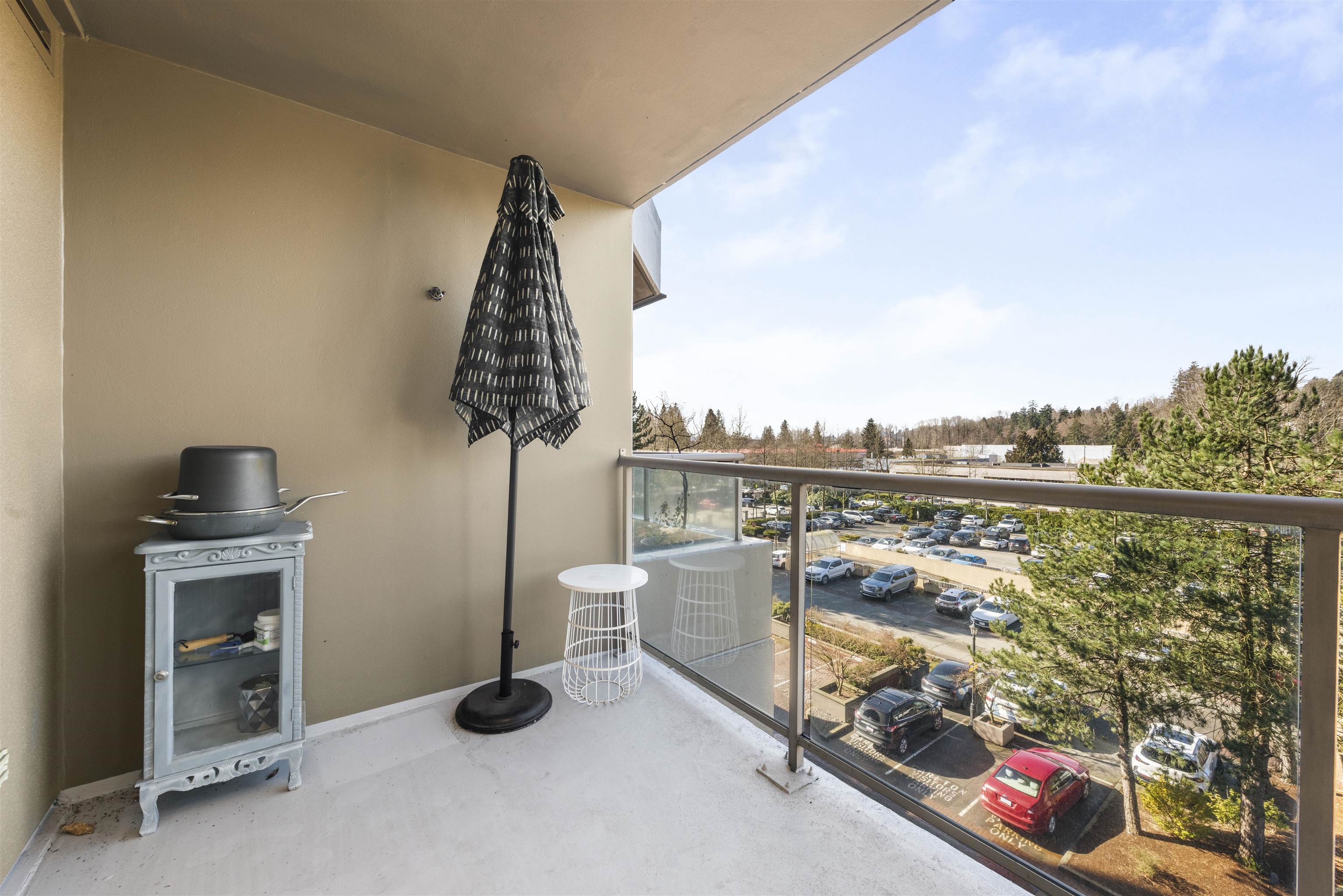Listing image of 406 1327 E KEITH ROAD