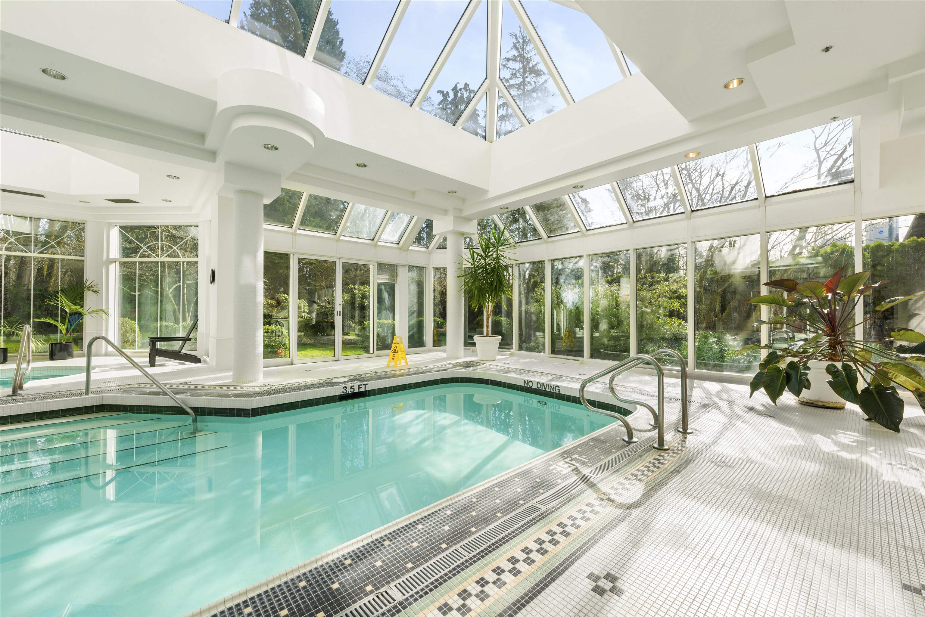 Listing image of 406 1327 E KEITH ROAD