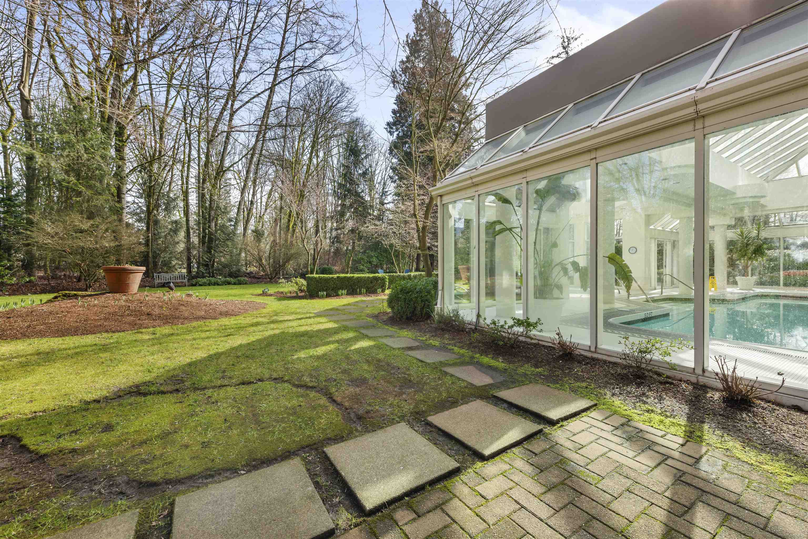 Listing image of 406 1327 E KEITH ROAD