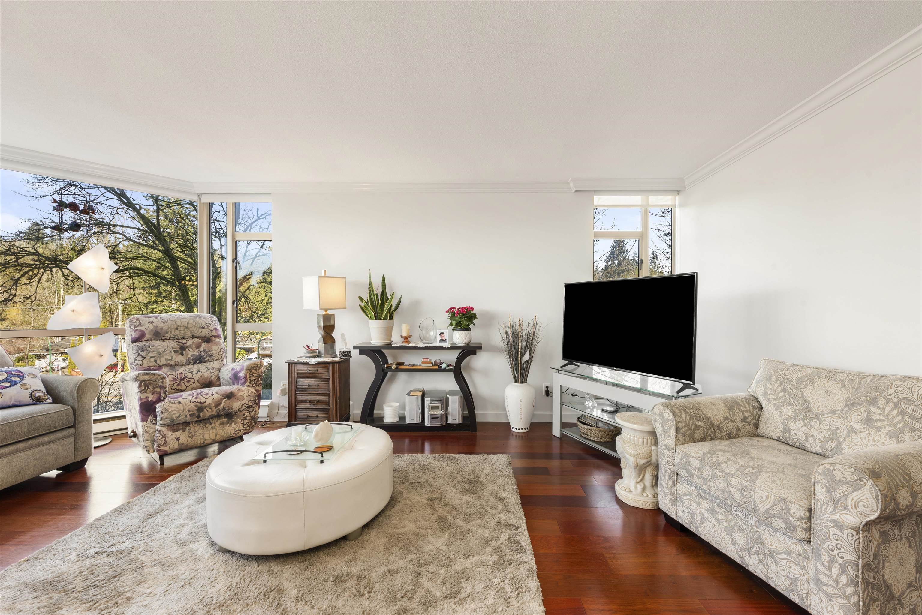 Listing image of 406 1327 E KEITH ROAD