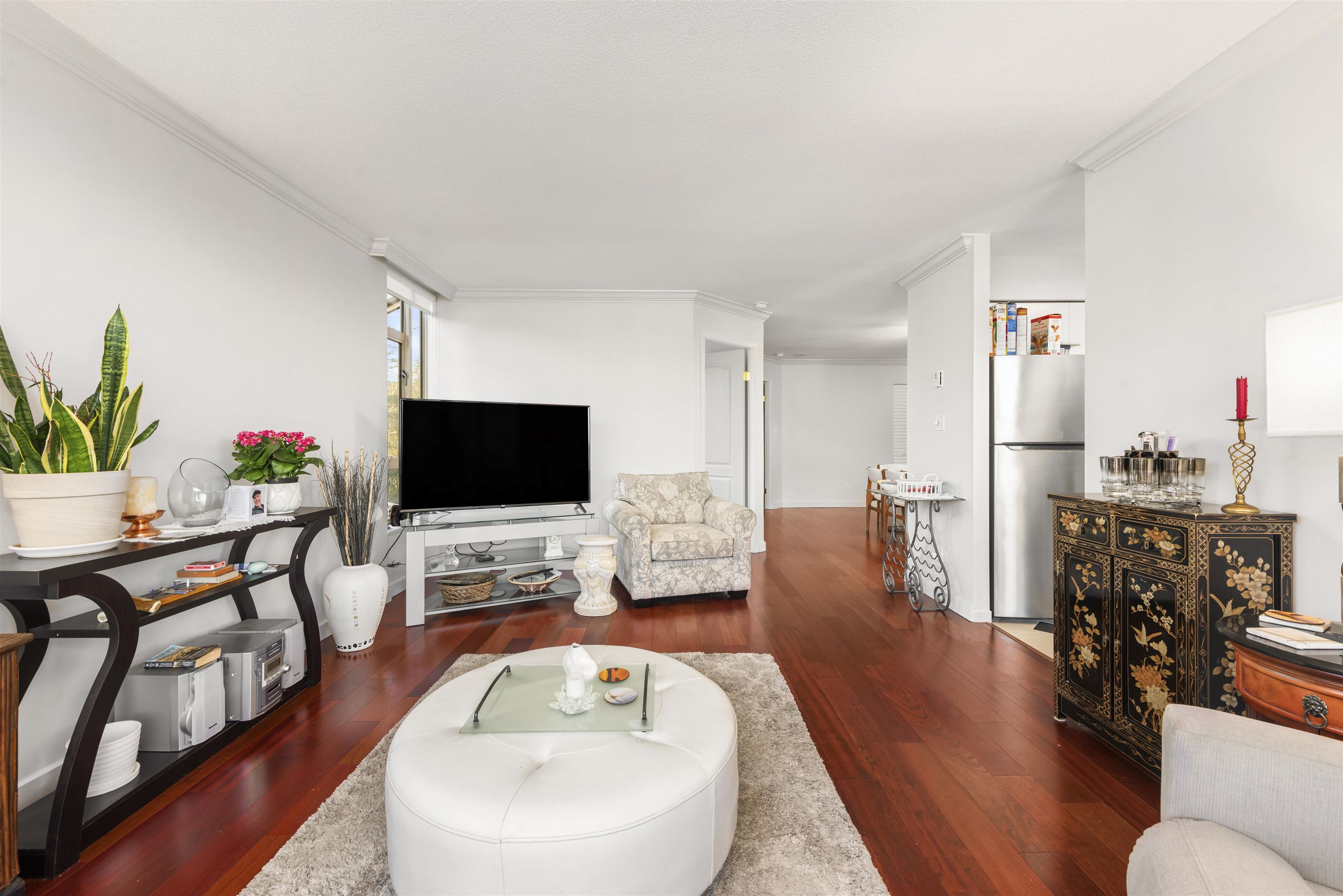 Listing image of 406 1327 E KEITH ROAD