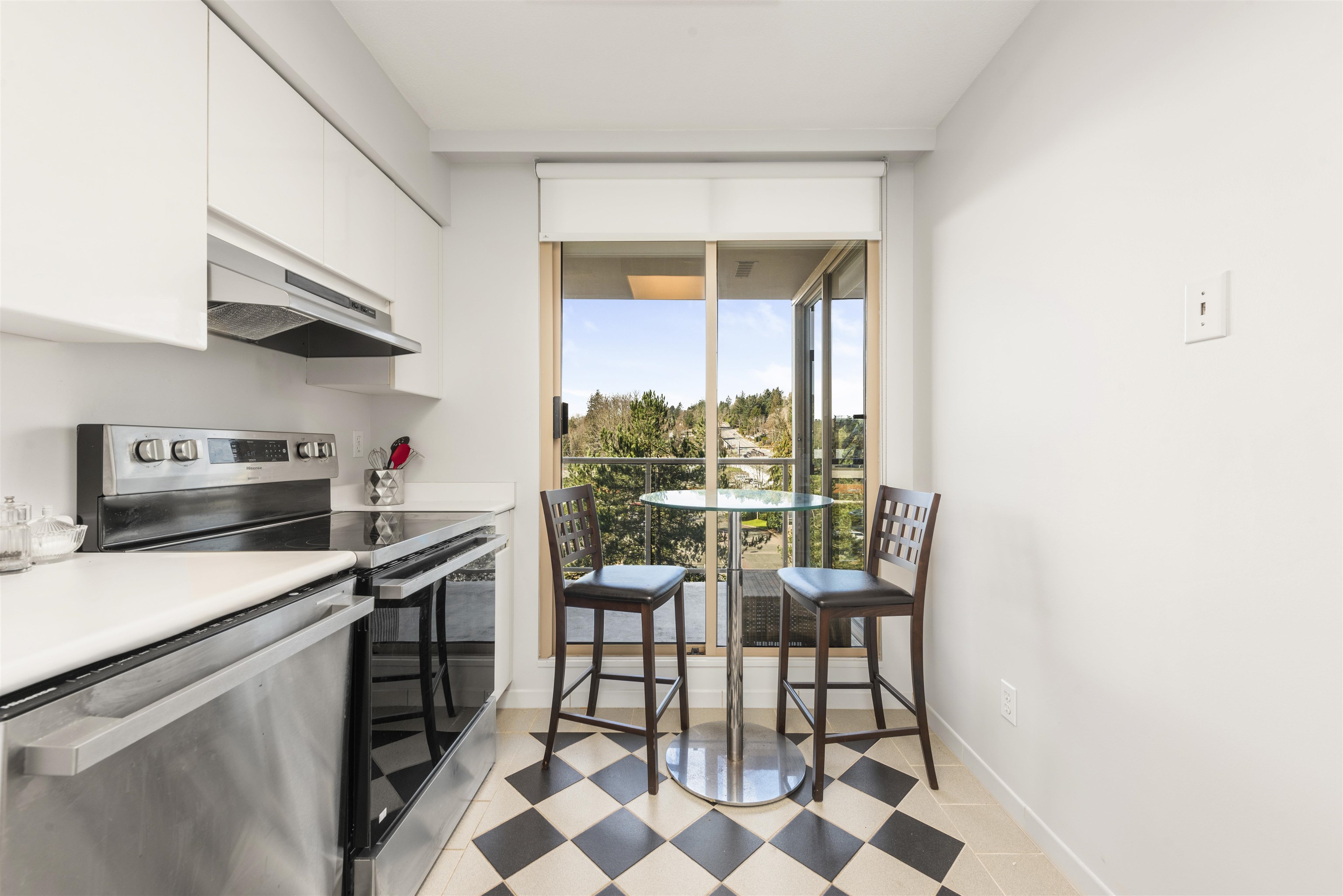 Listing image of 406 1327 E KEITH ROAD
