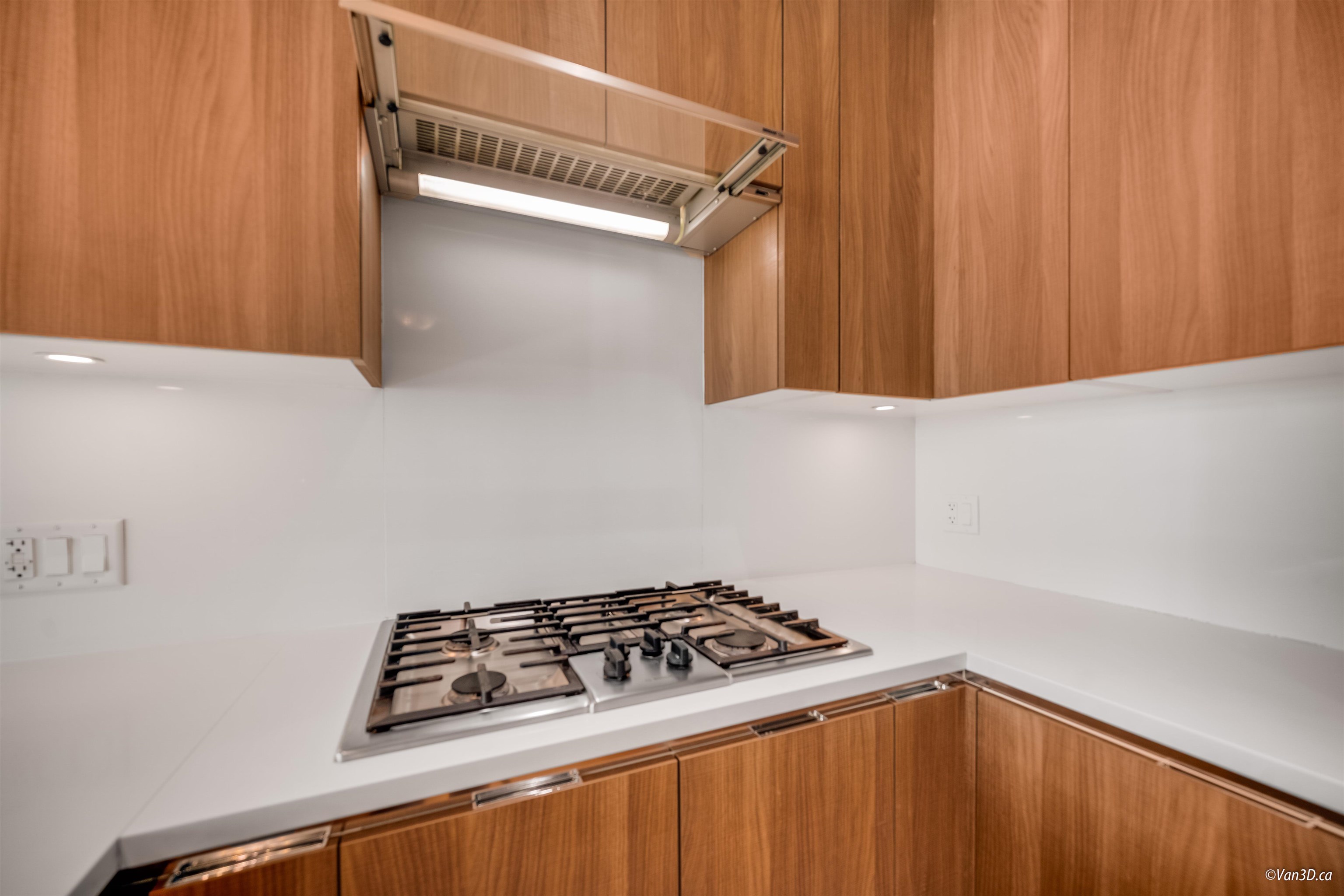Listing image of 305 185 VICTORY SHIP WAY
