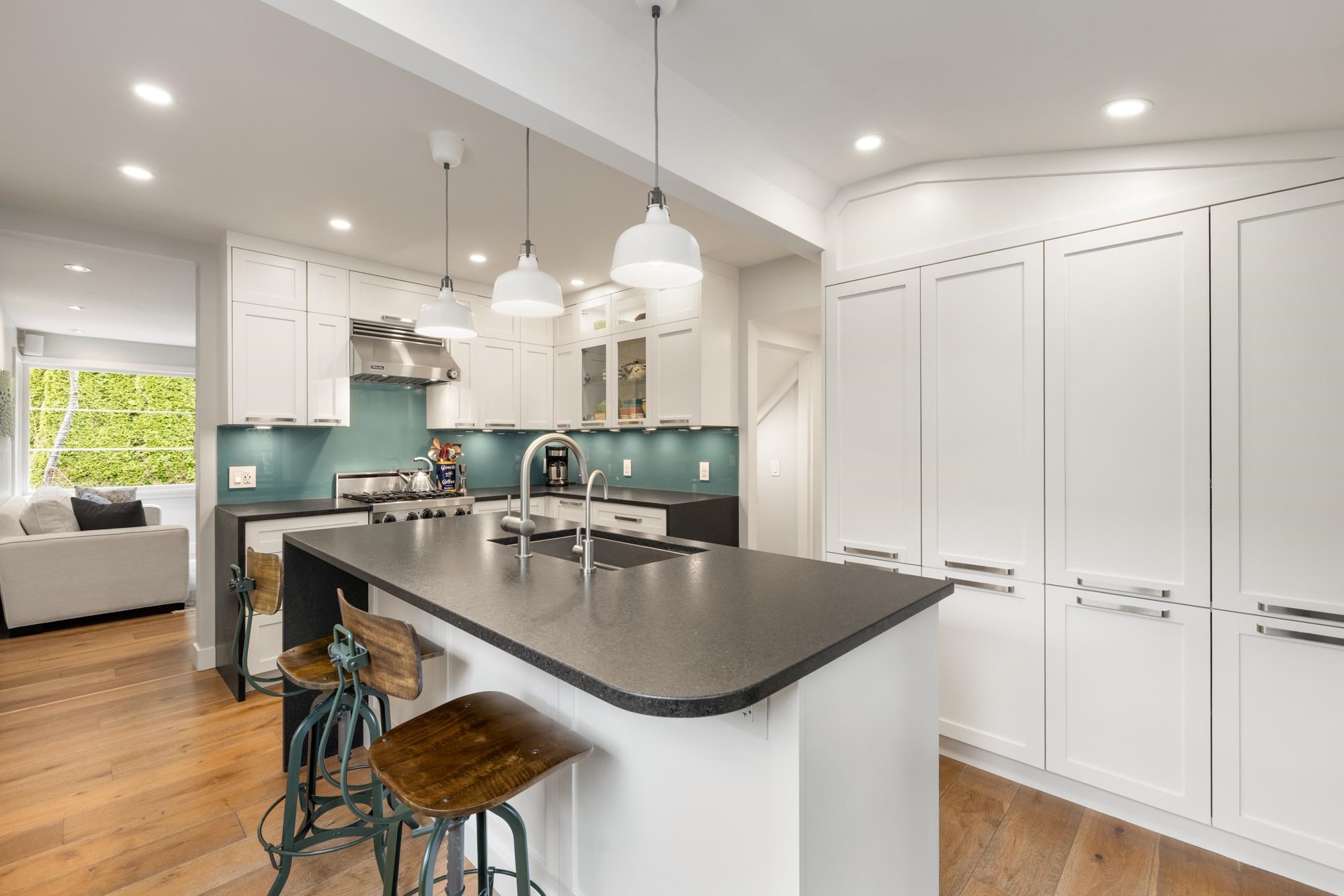 Listing image of 5648 EAGLE HARBOUR ROAD