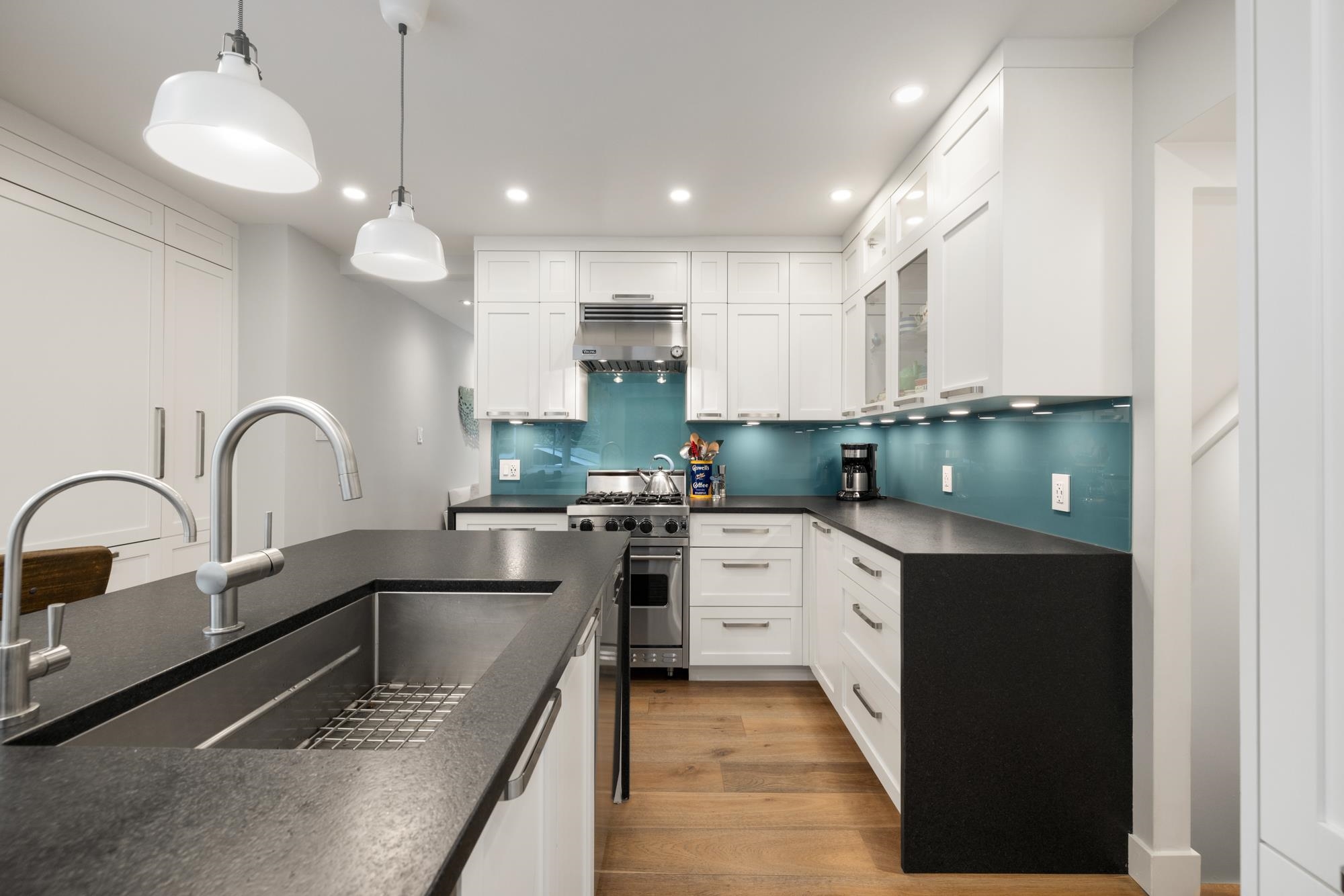 Listing image of 5648 EAGLE HARBOUR ROAD