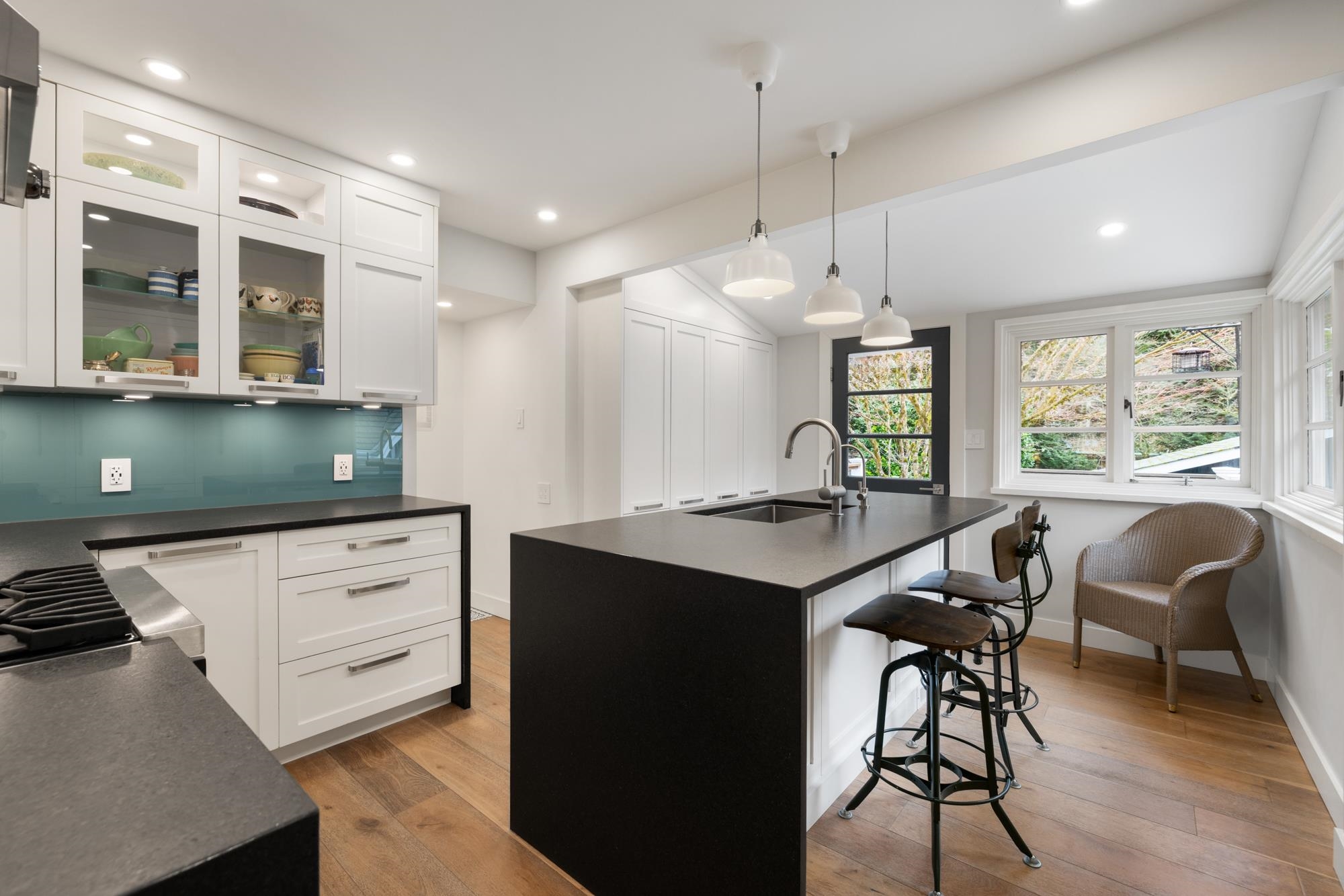 Listing image of 5648 EAGLE HARBOUR ROAD