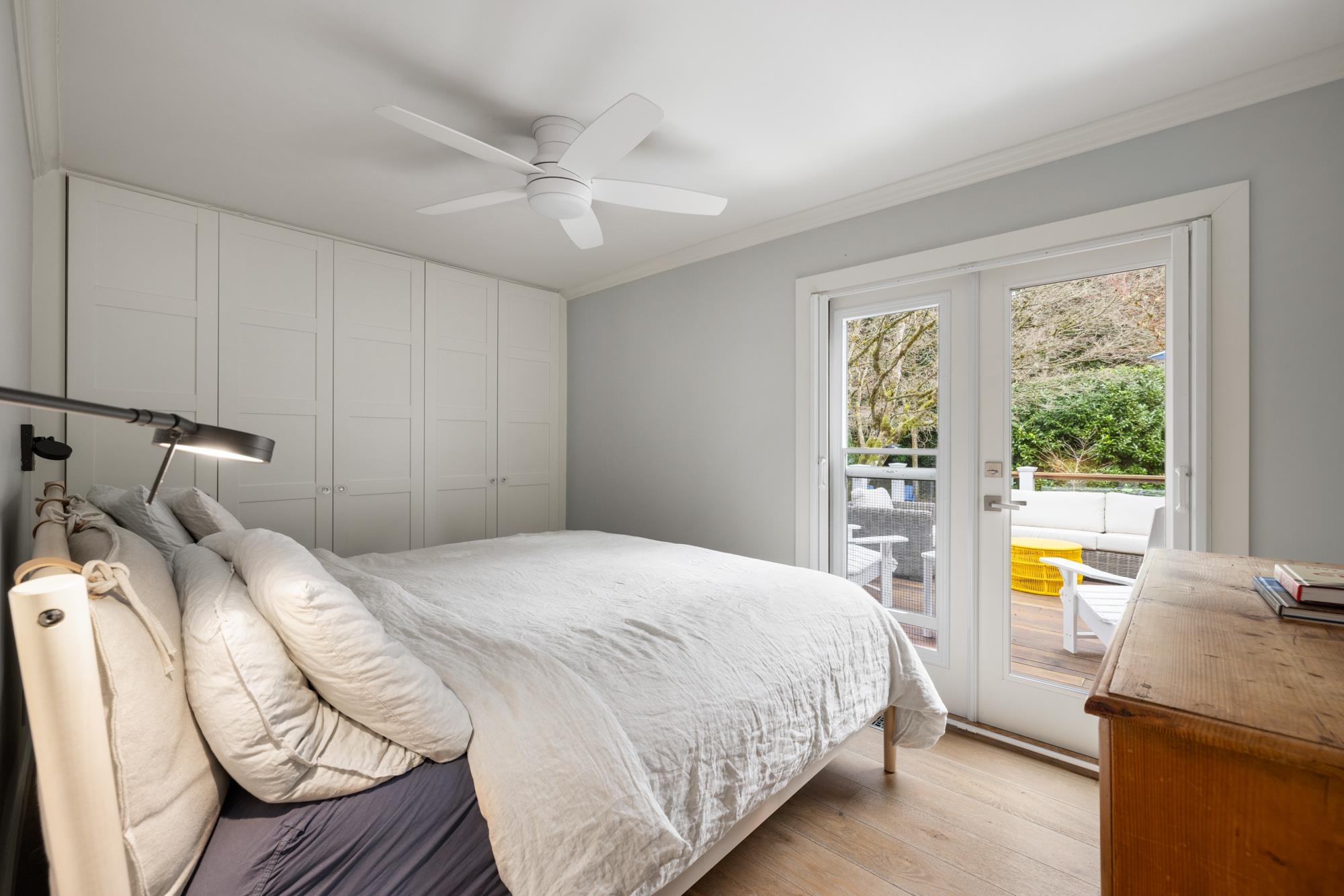 Listing image of 5648 EAGLE HARBOUR ROAD