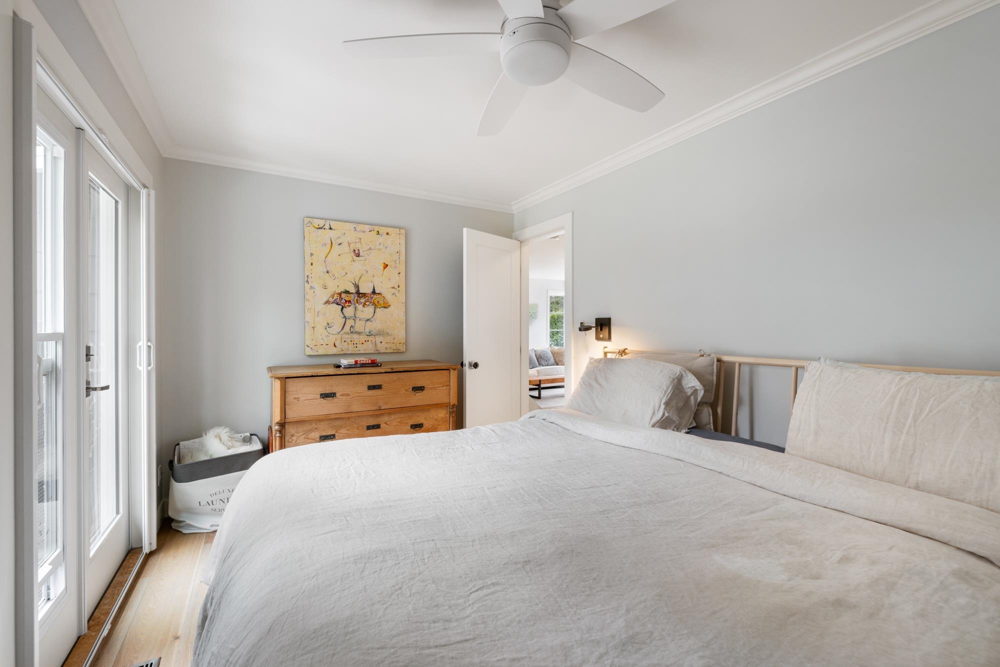 Listing image of 5648 EAGLE HARBOUR ROAD