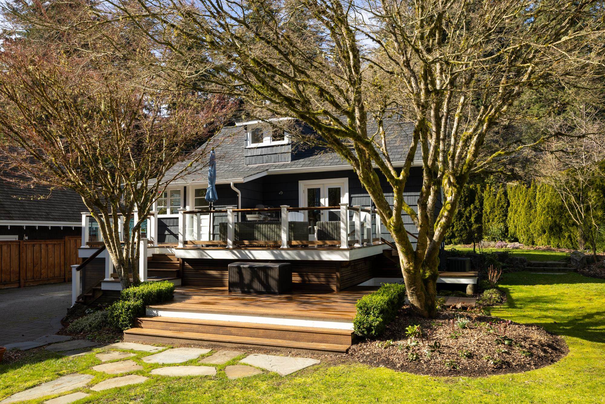 Listing image of 5648 EAGLE HARBOUR ROAD