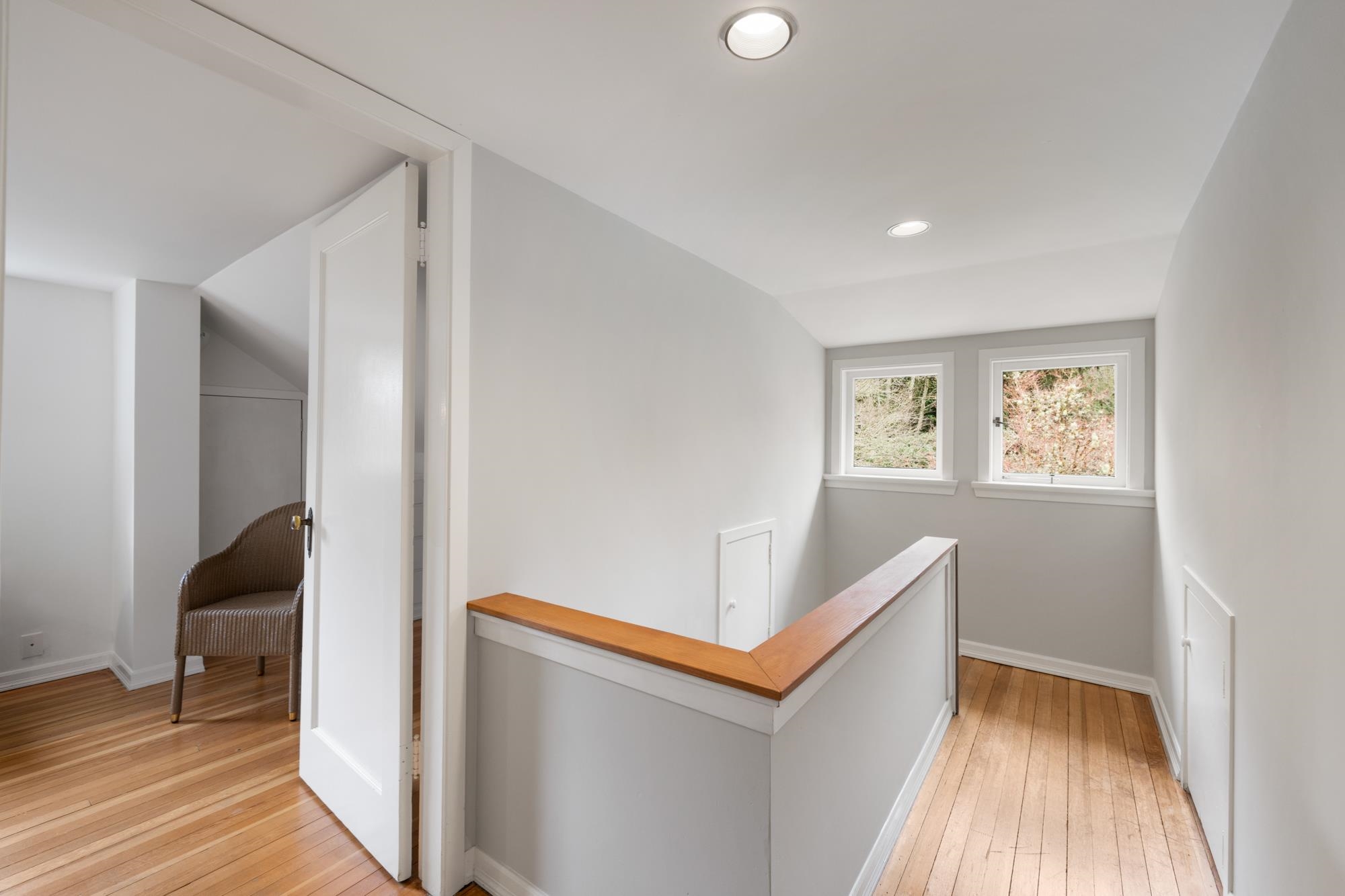 Listing image of 5648 EAGLE HARBOUR ROAD