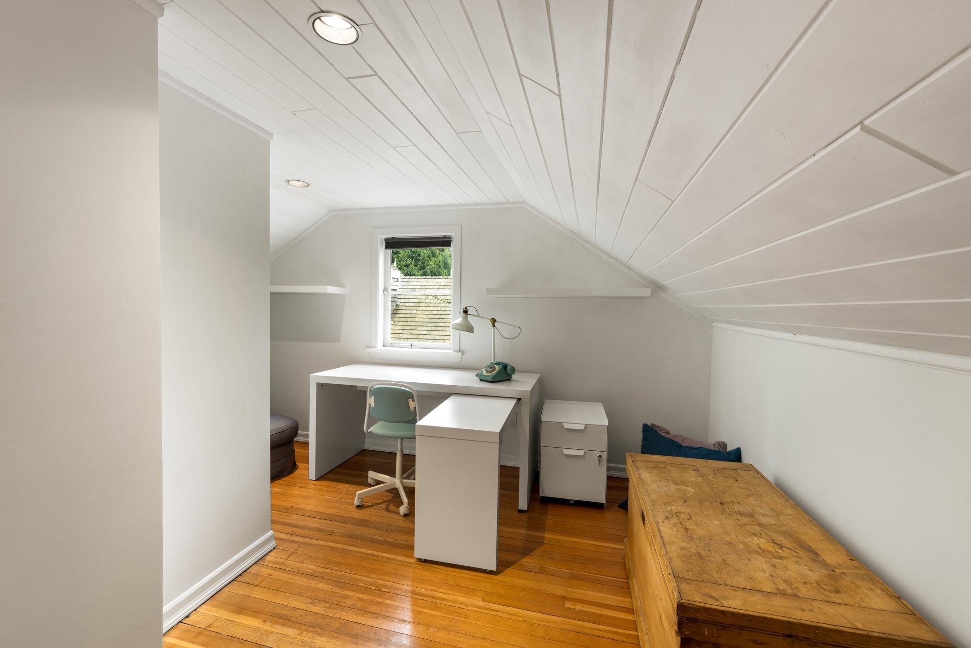 Listing image of 5648 EAGLE HARBOUR ROAD