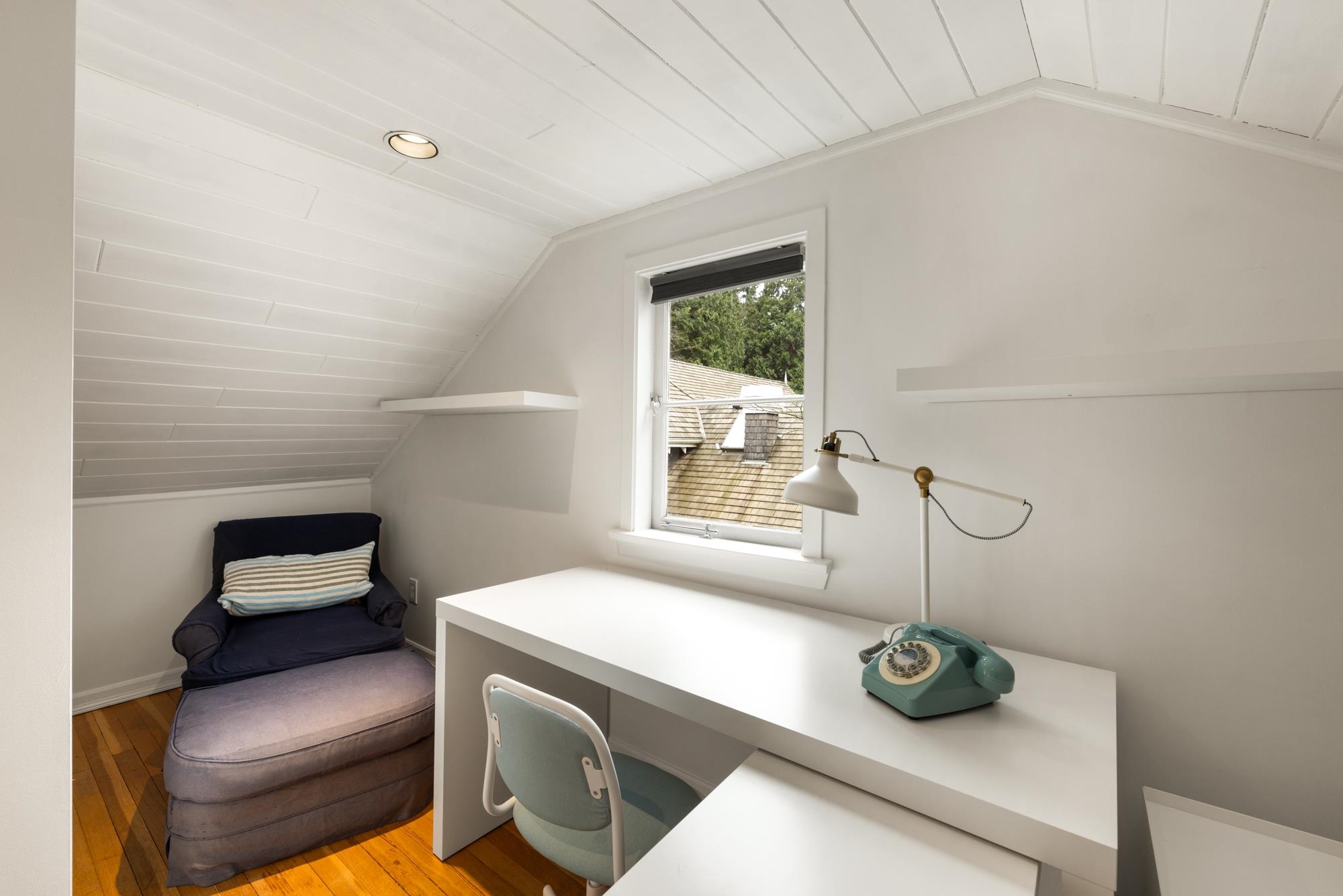 Listing image of 5648 EAGLE HARBOUR ROAD