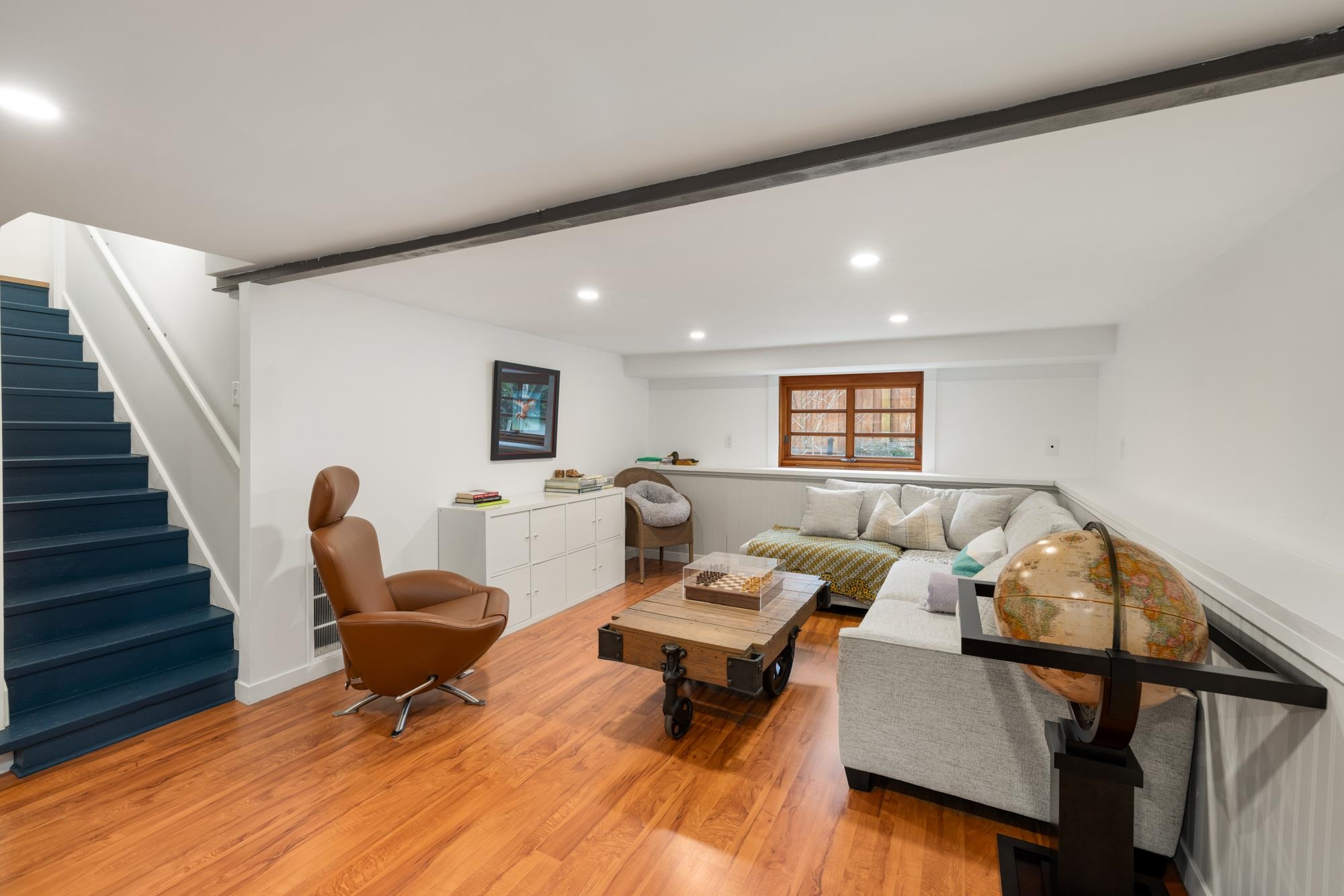 Listing image of 5648 EAGLE HARBOUR ROAD