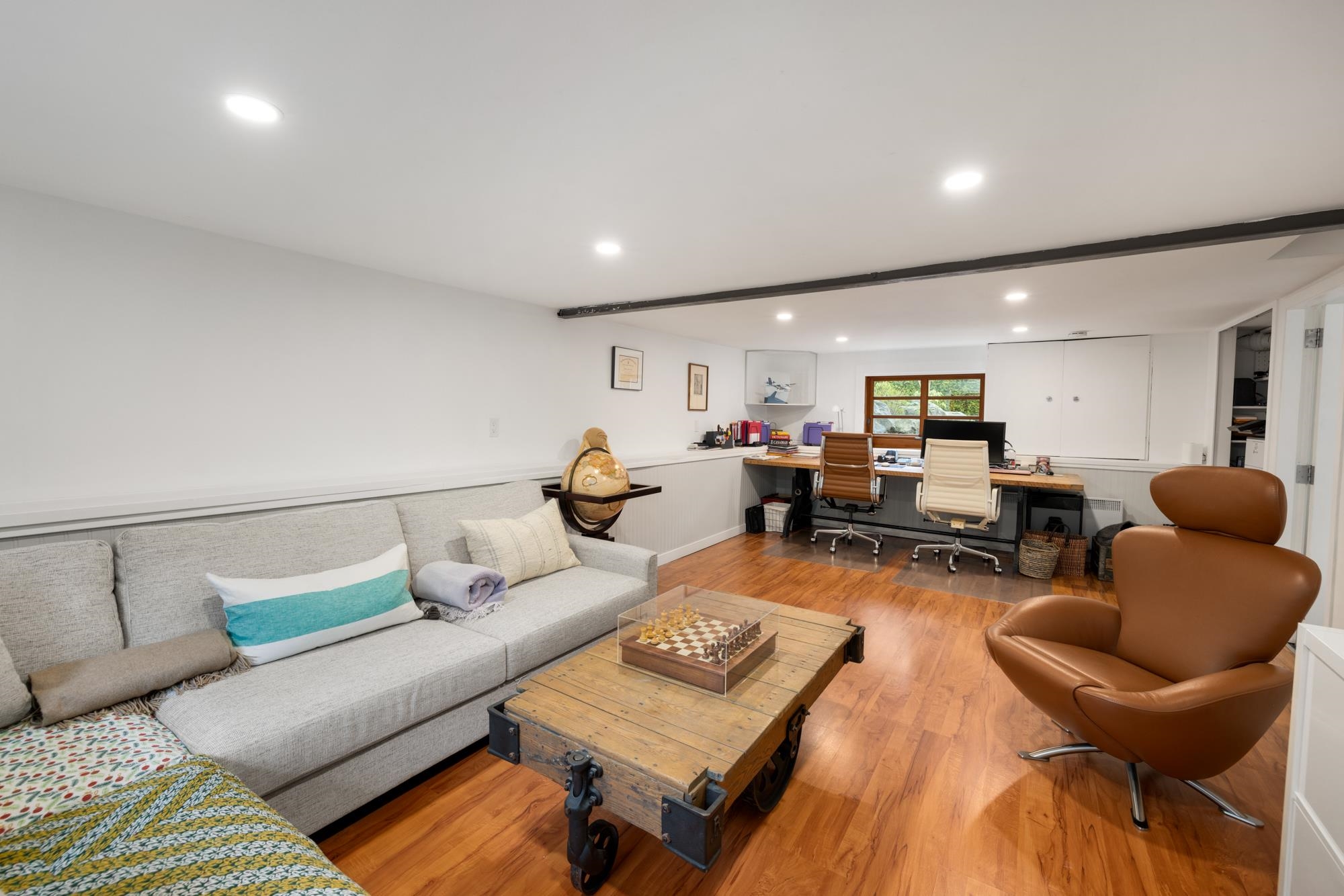 Listing image of 5648 EAGLE HARBOUR ROAD