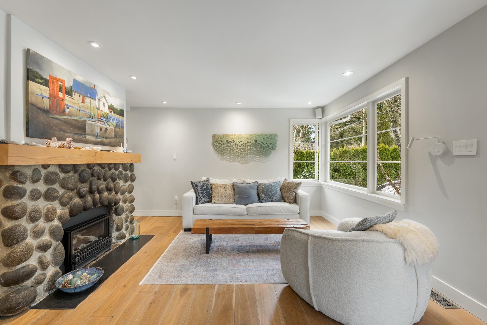Listing image of 5648 EAGLE HARBOUR ROAD