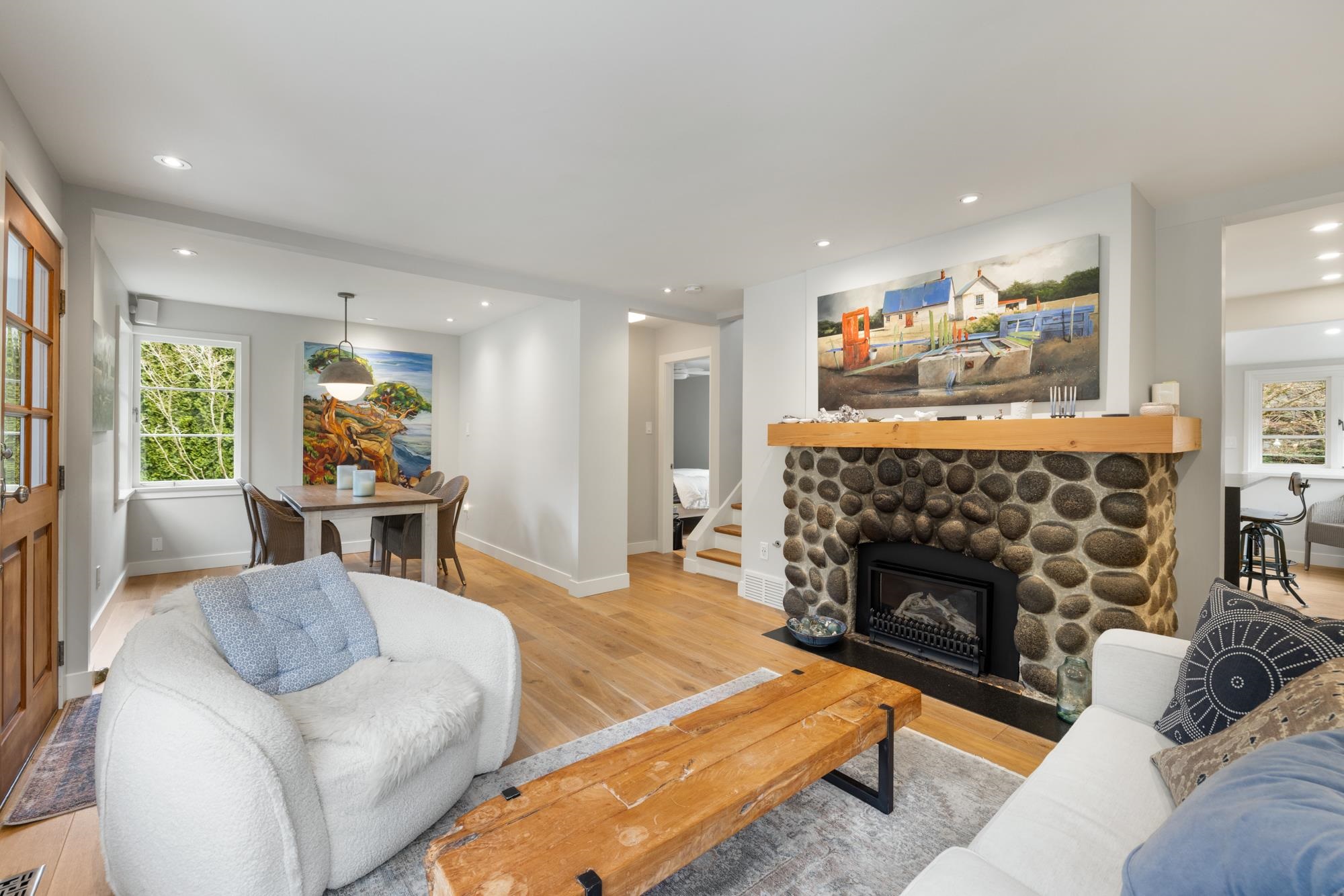 Listing image of 5648 EAGLE HARBOUR ROAD