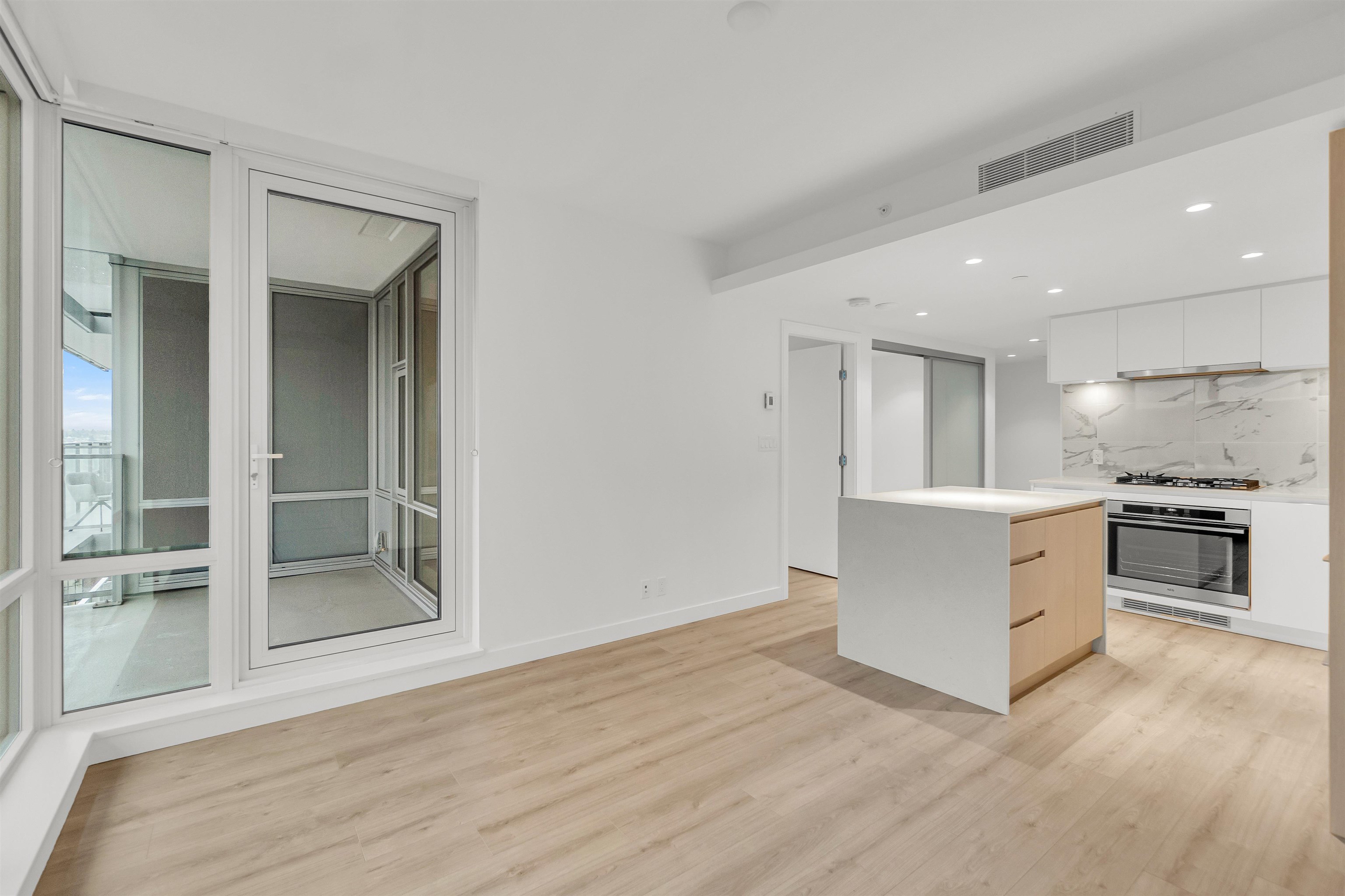 Listing image of 1205 1500 FERN STREET