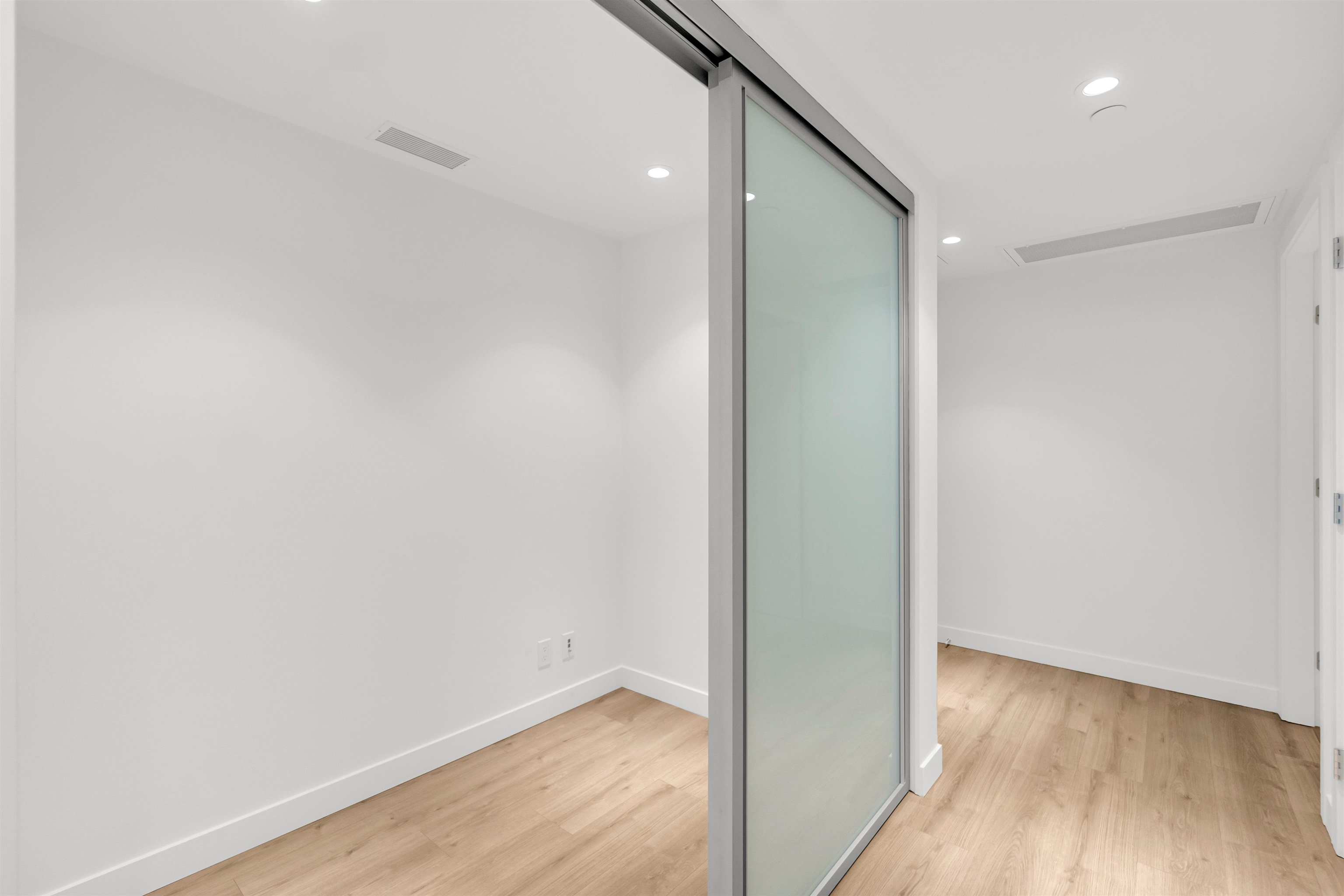 Listing image of 1205 1500 FERN STREET