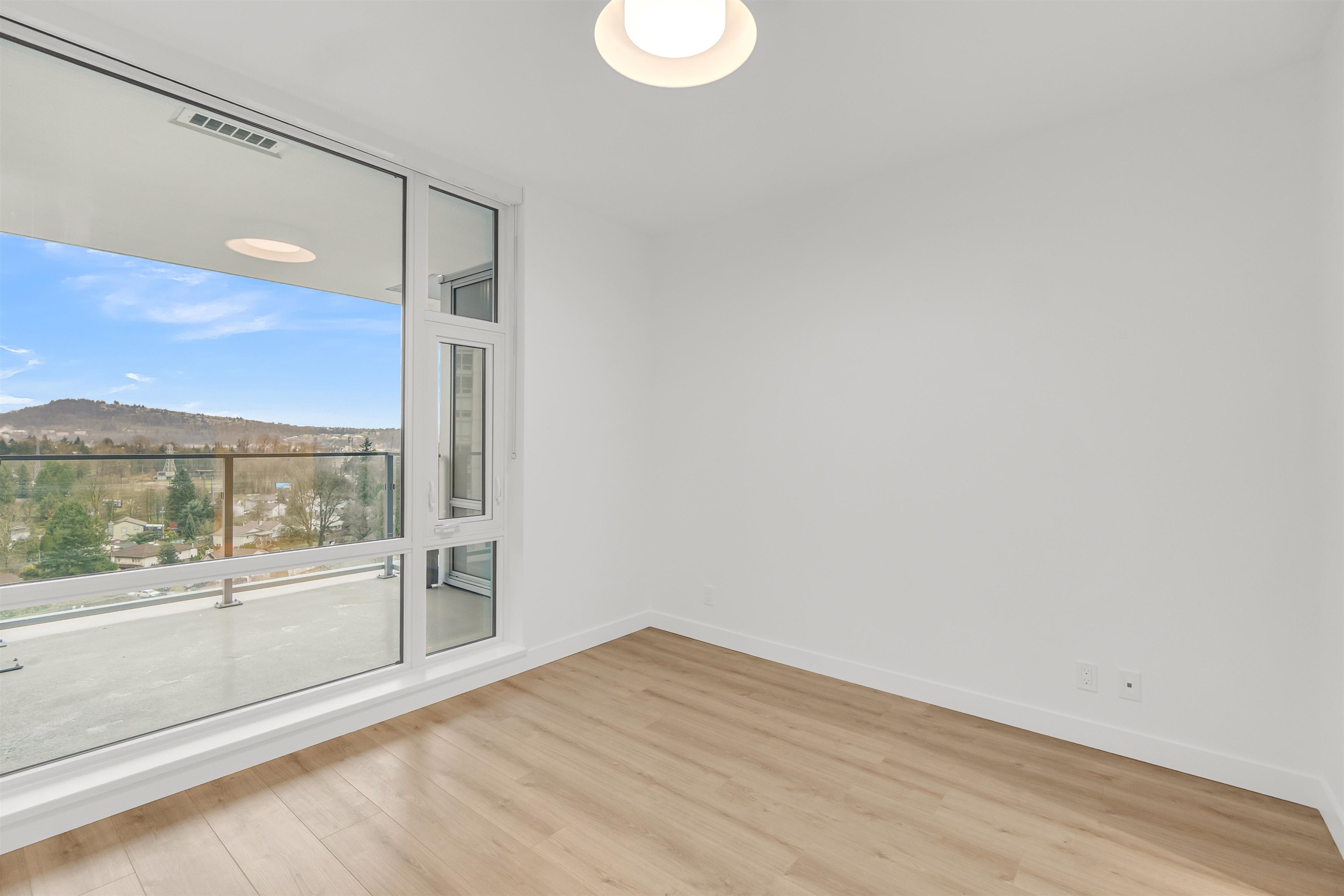 Listing image of 1205 1500 FERN STREET