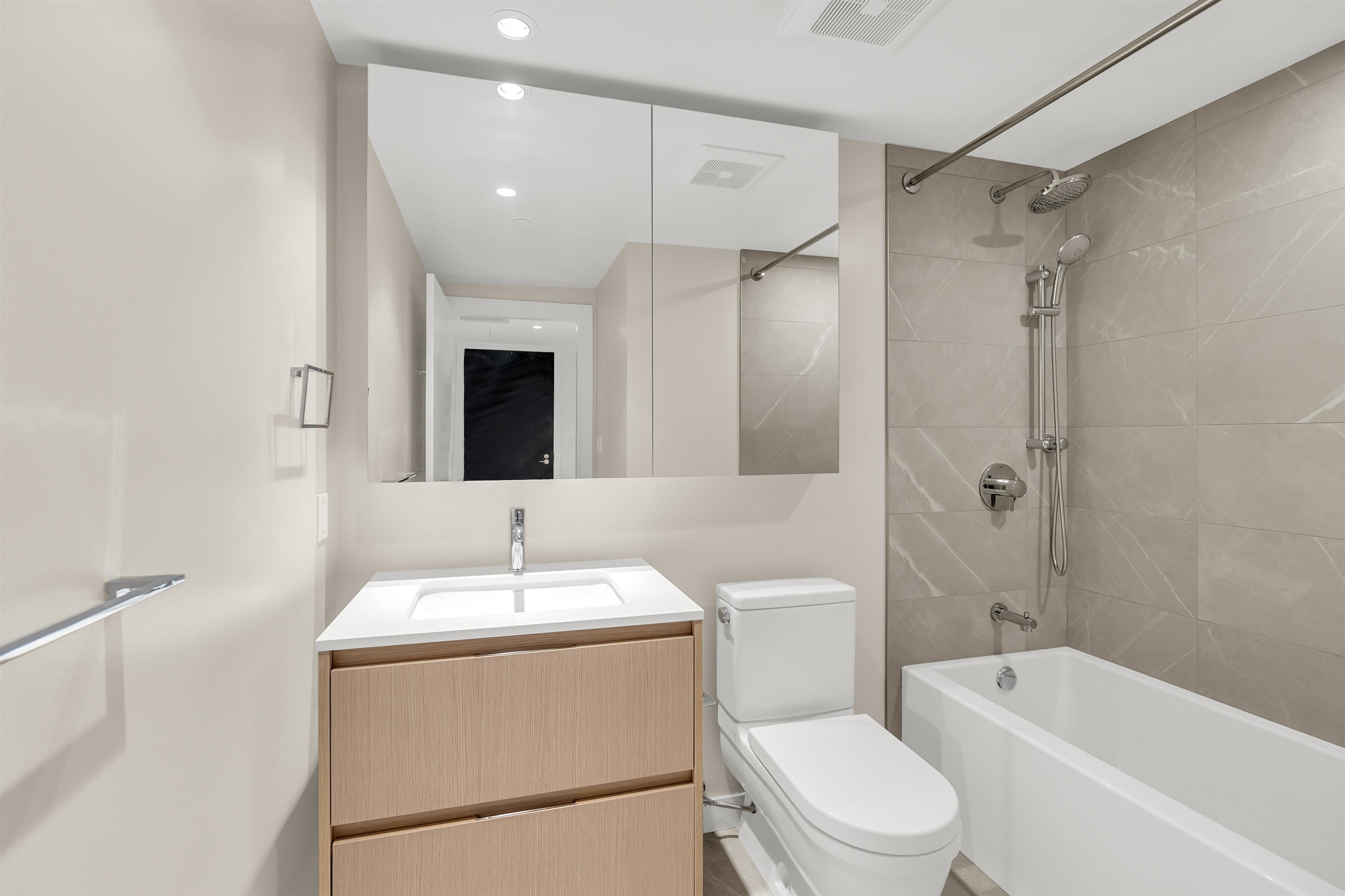 Listing image of 1205 1500 FERN STREET