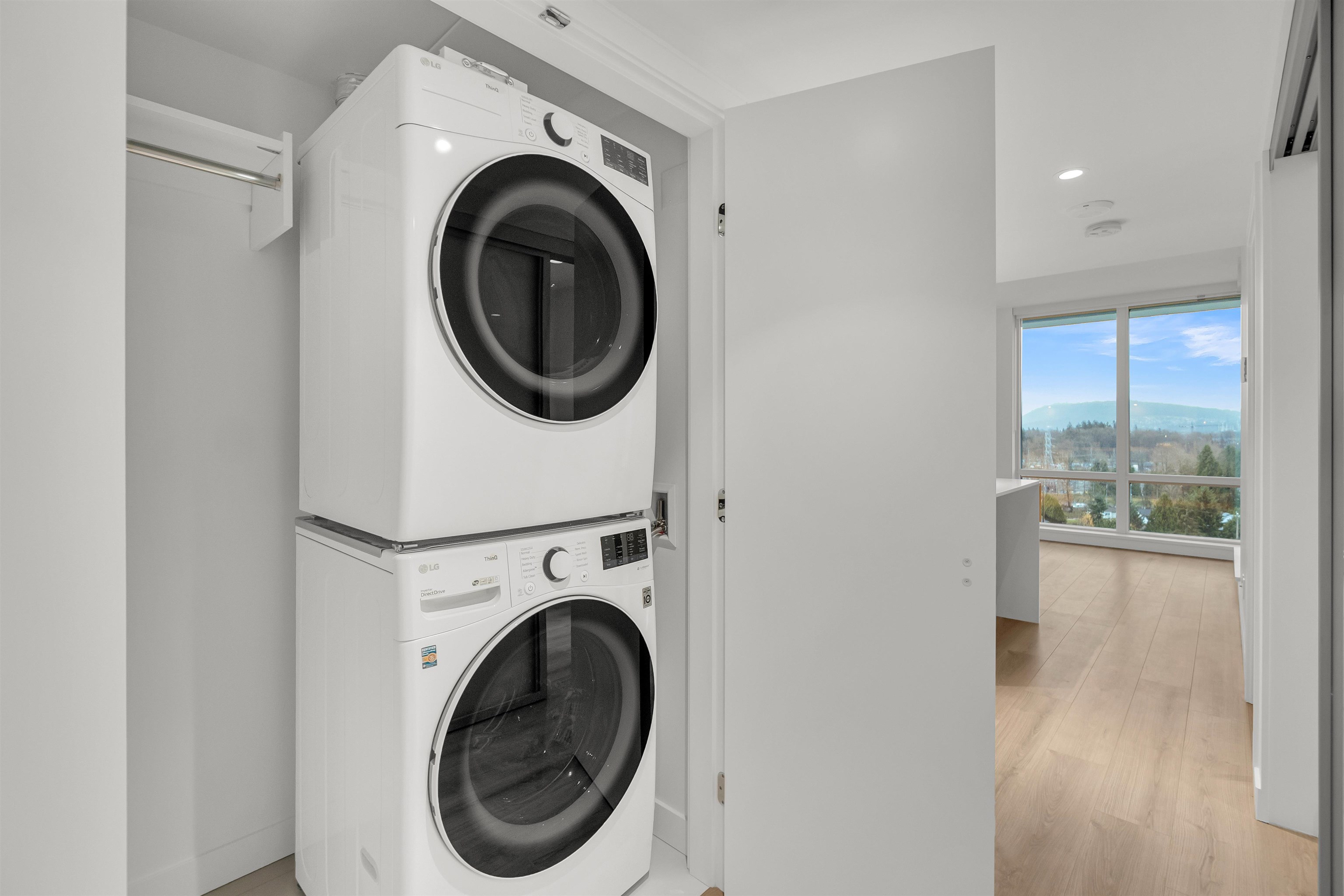 Listing image of 1205 1500 FERN STREET