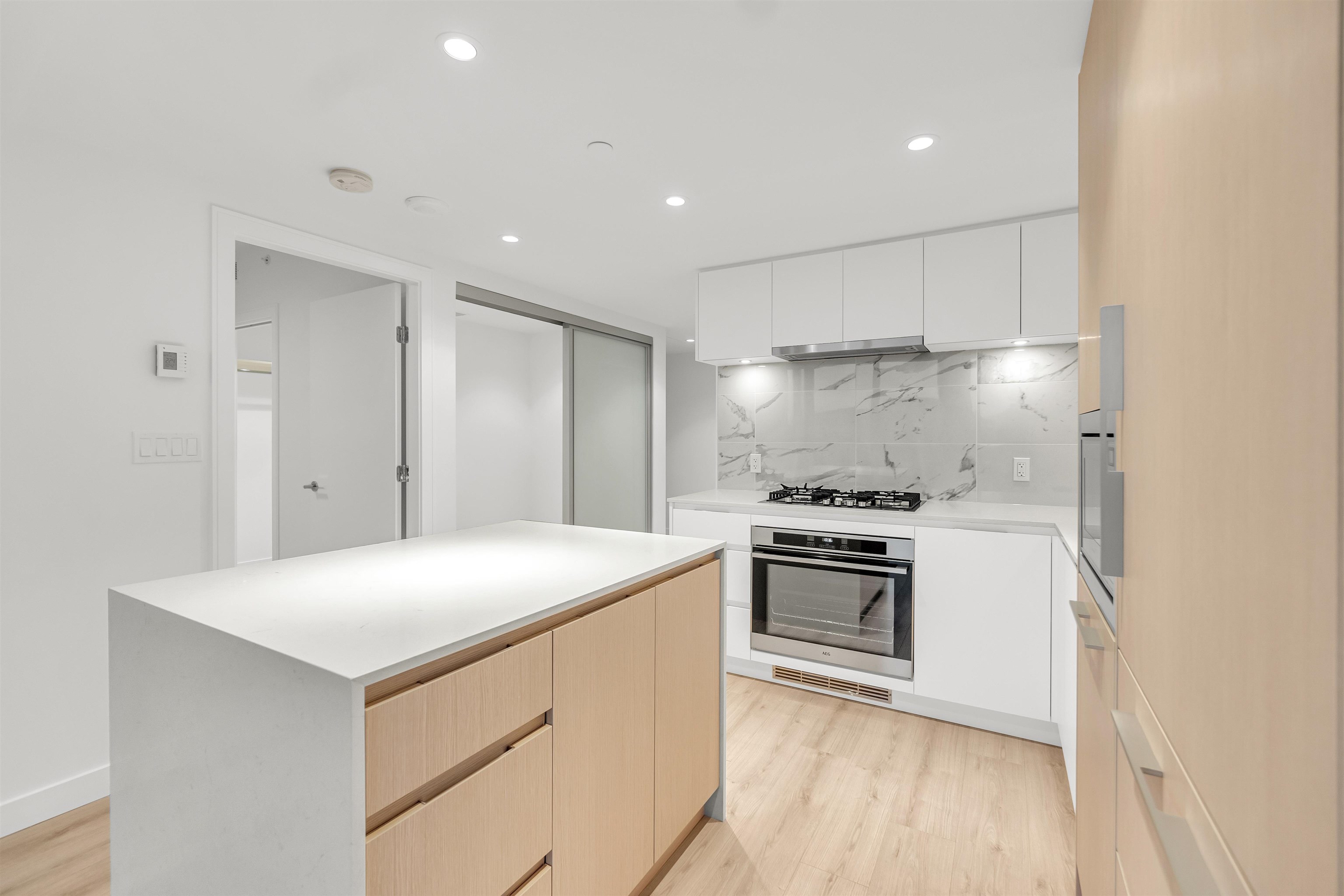 Listing image of 1205 1500 FERN STREET